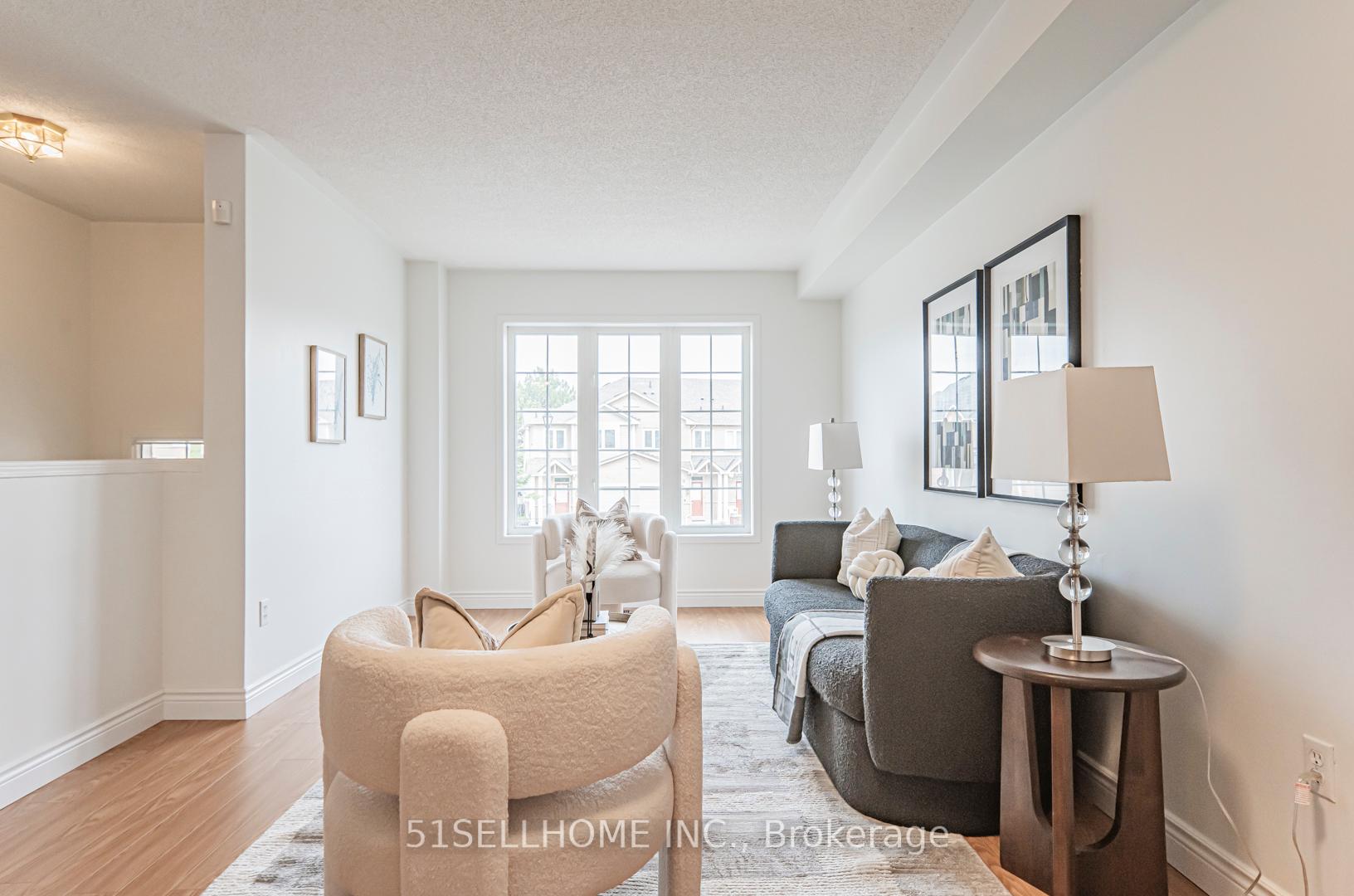 4 Bedrooms Condo at 858 Scollard,  Mississauga For sale