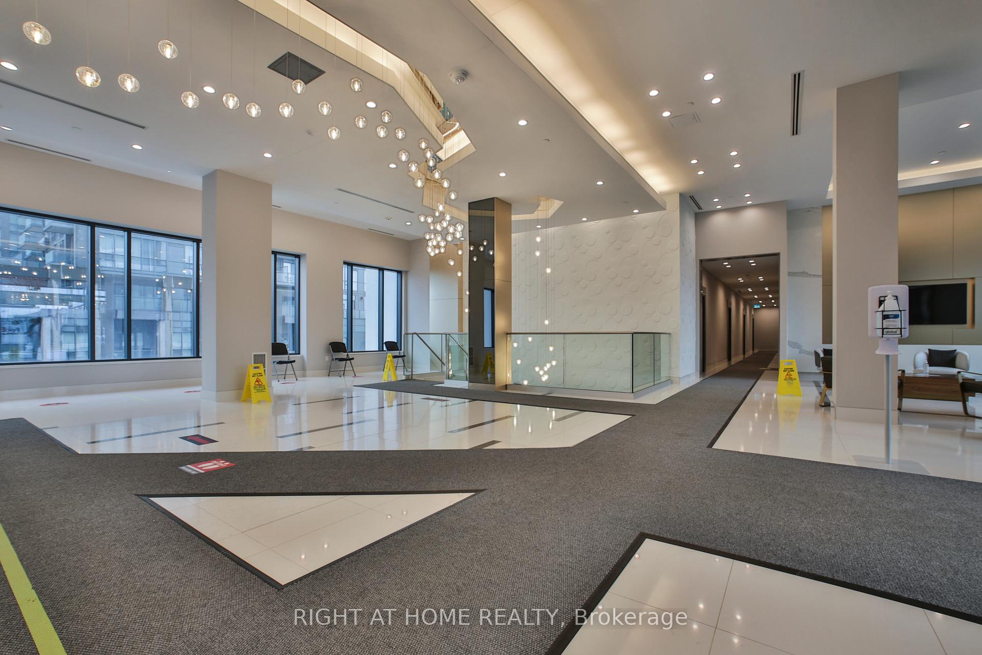 1 Bedroom Condo at 35 WATERGARDEN, Mississauga For sale