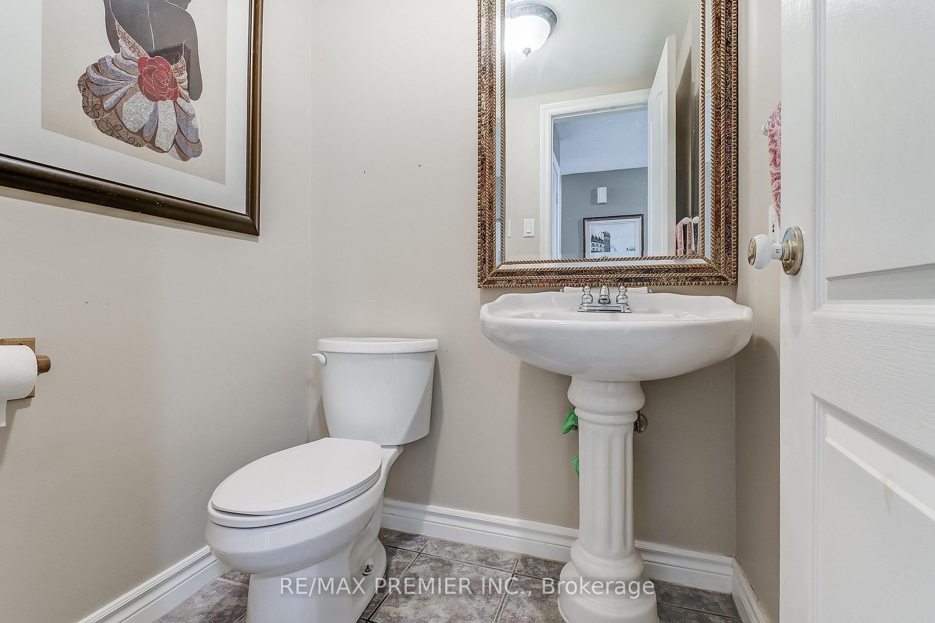 4 Bedrooms Condo at 3600 Colonial, Mississauga For sale