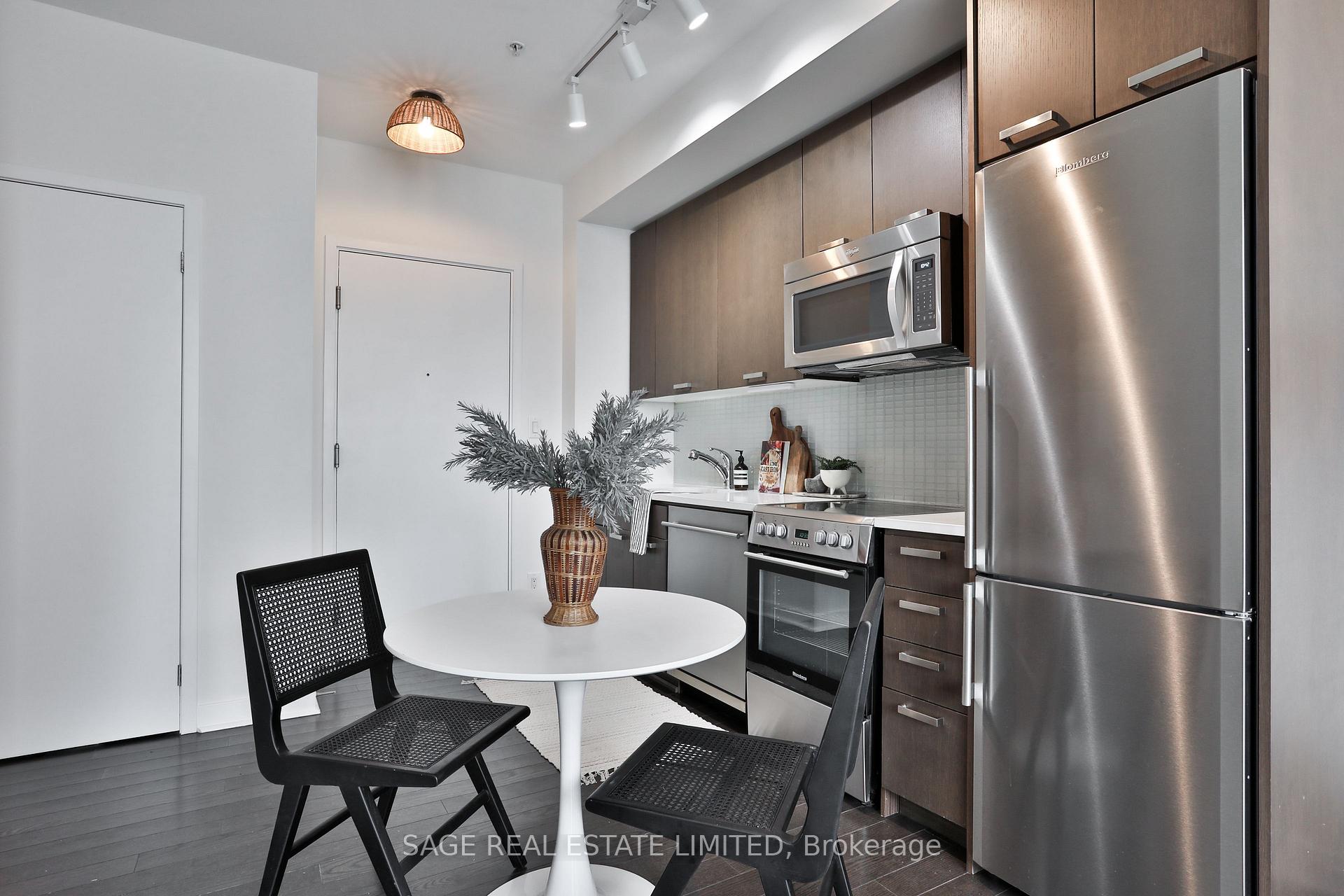 1 Bedroom Condo at 295 Adelaide,  Toronto For sale