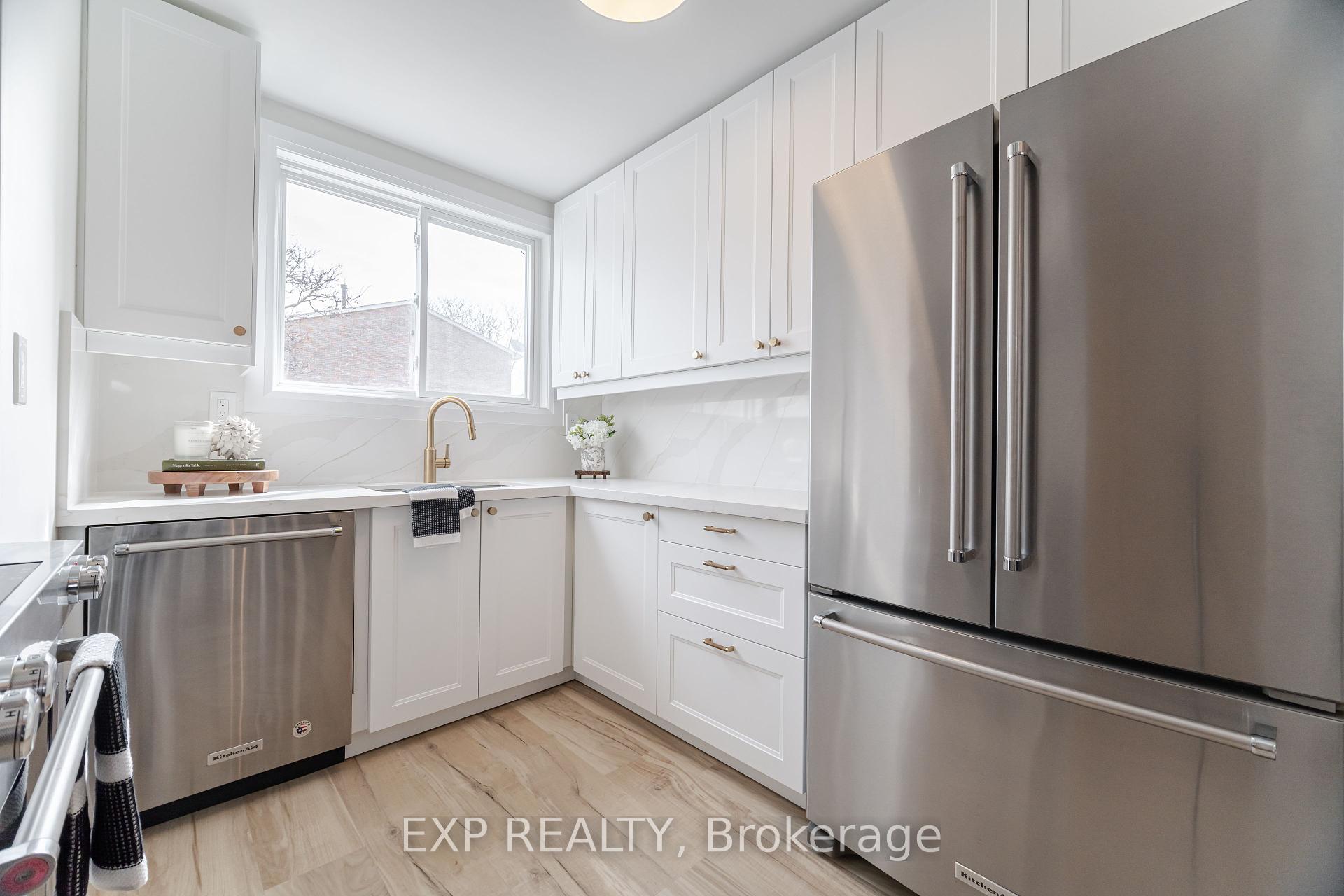 3 Bedrooms Condo at 120 Quigley,  Hamilton For sale