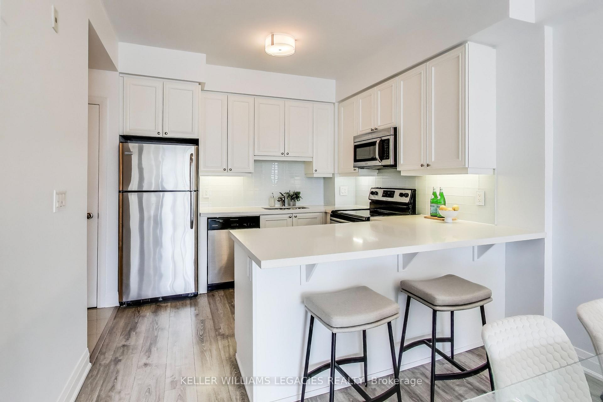1 Bedroom Condo at 12 Woodstream, Vaughan For sale