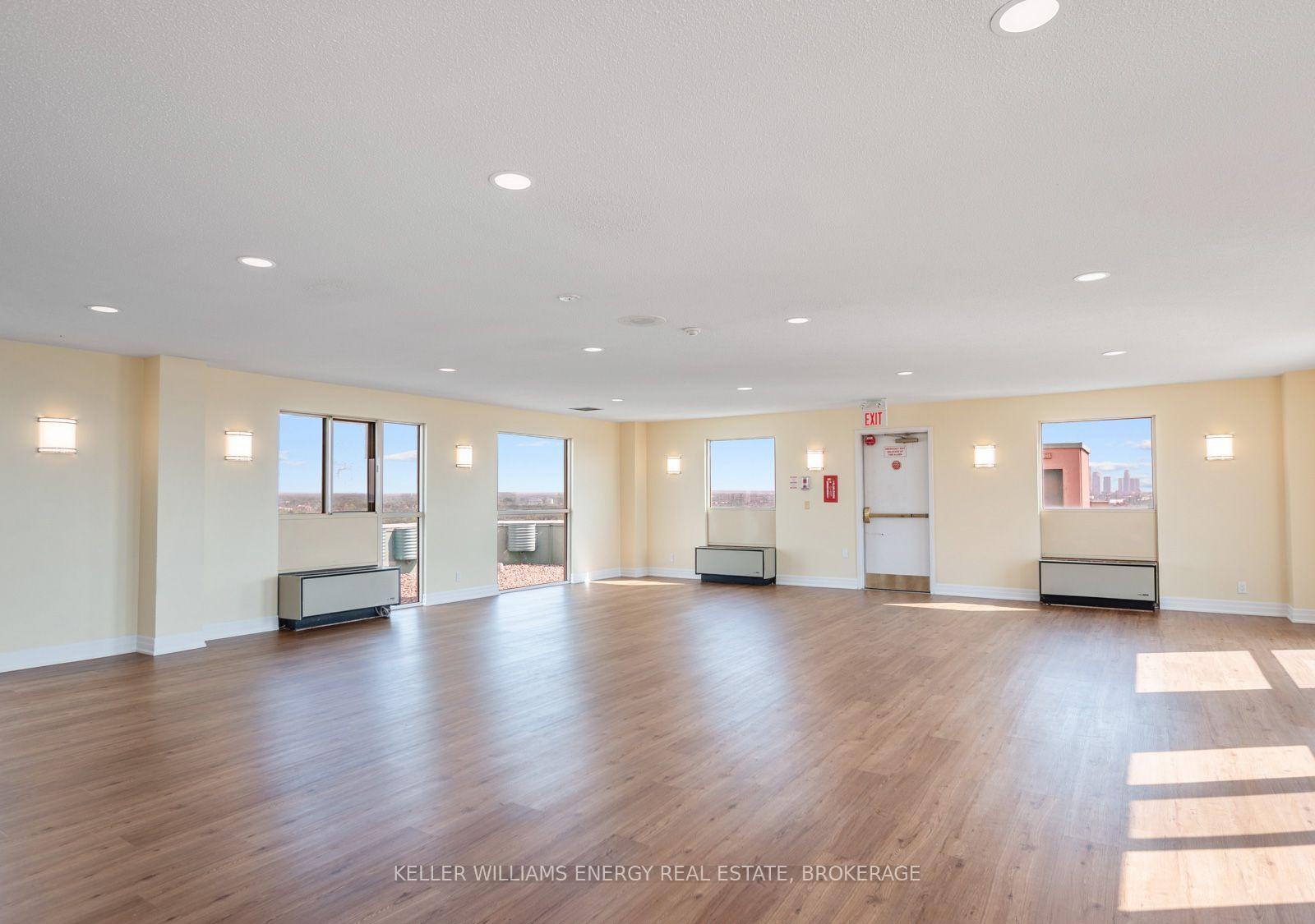 2 Bedrooms Condo at 41 Markbrook,  Toronto For sale