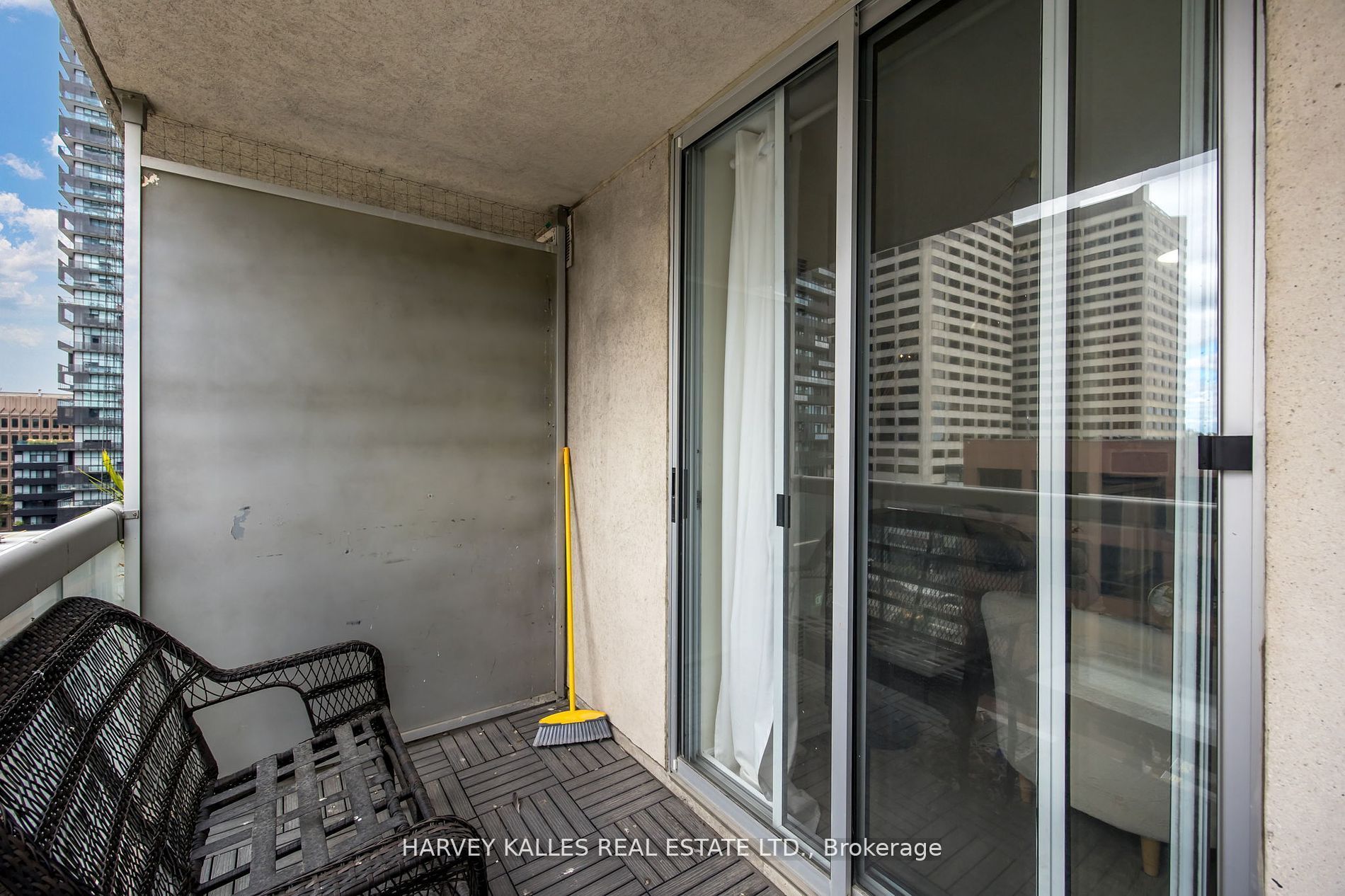 43 Eglinton Avenue E 1201