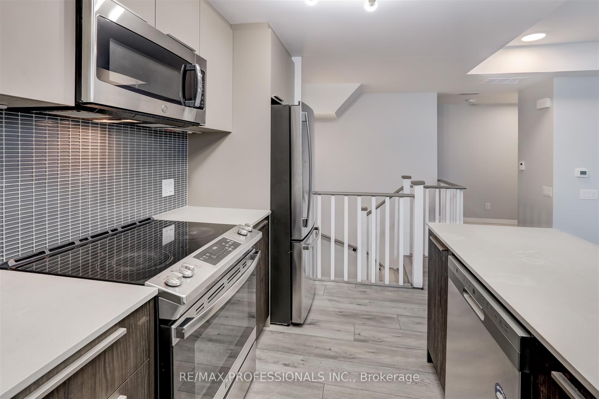 3 Bedrooms Condo at 10 Brin, Toronto For sale