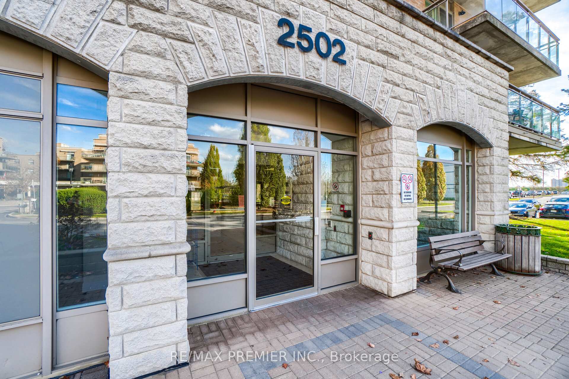 1 Bedroom Condo at 2502 Rutherford,  Vaughan For sale
