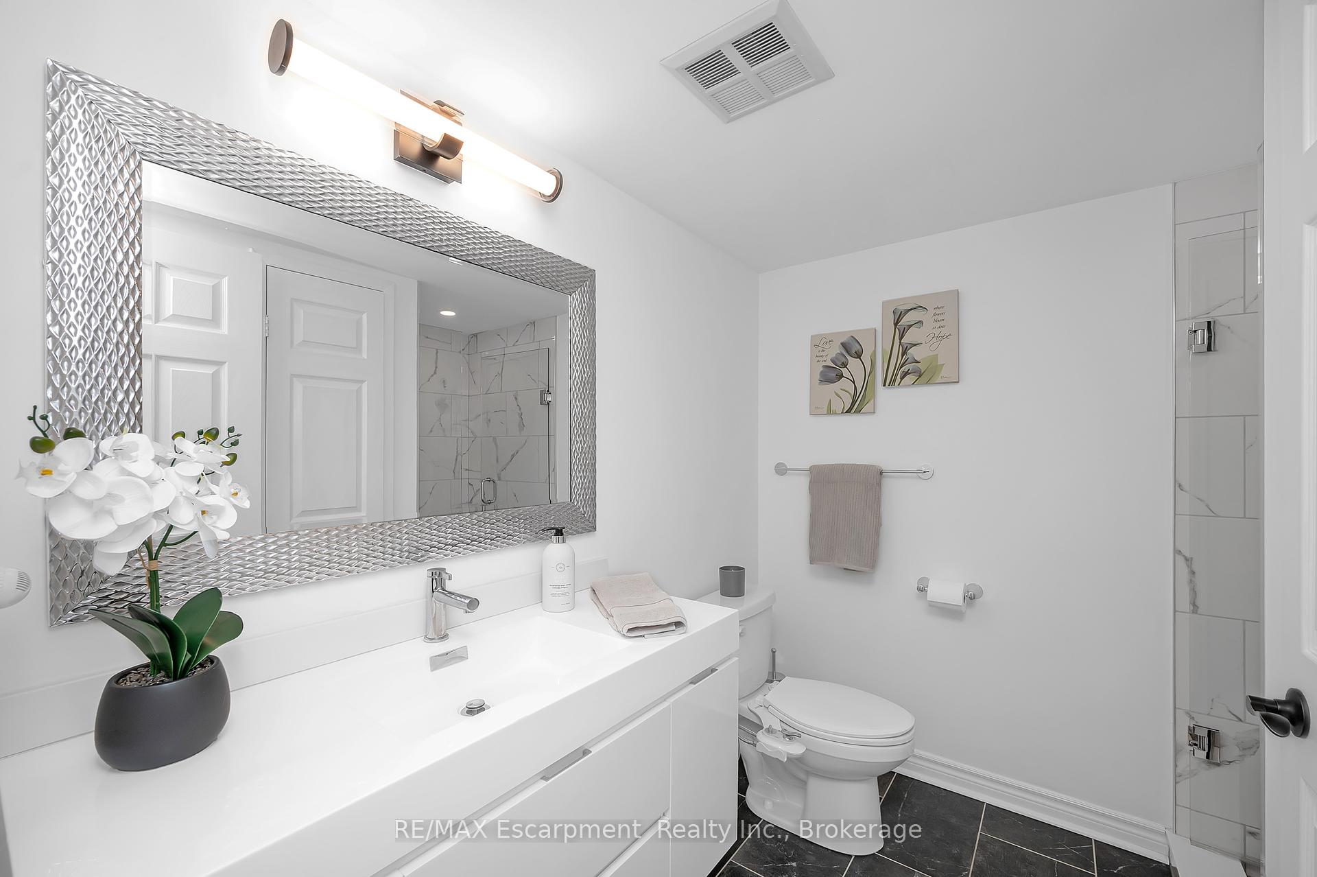 3 Bedrooms Condo at 1237 North Shore, Burlington For sale