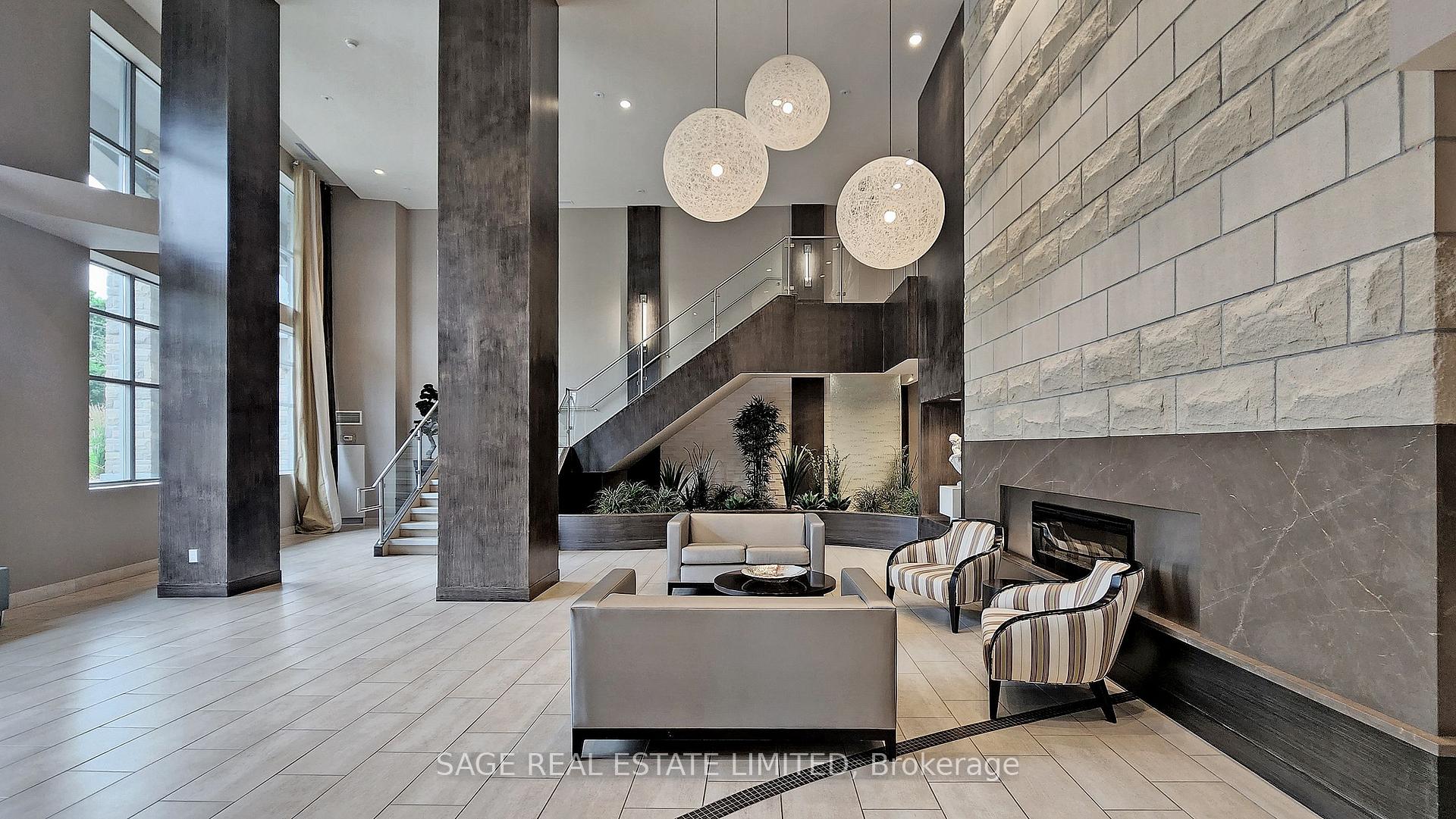 2 Bedrooms Condo at 551 Maple, Burlington For sale