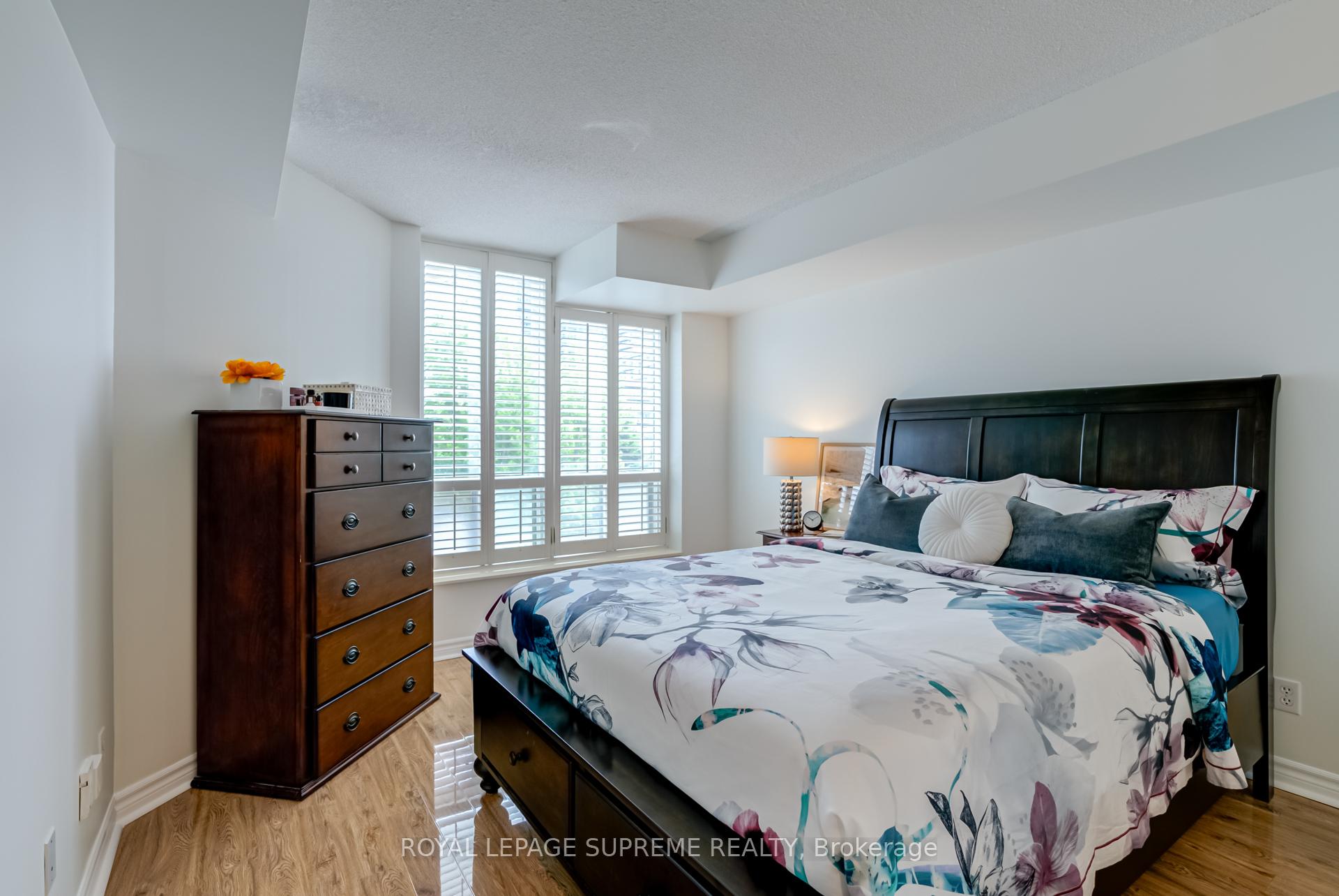 2 Bedrooms Condo at 190 Manitoba, Toronto For sale