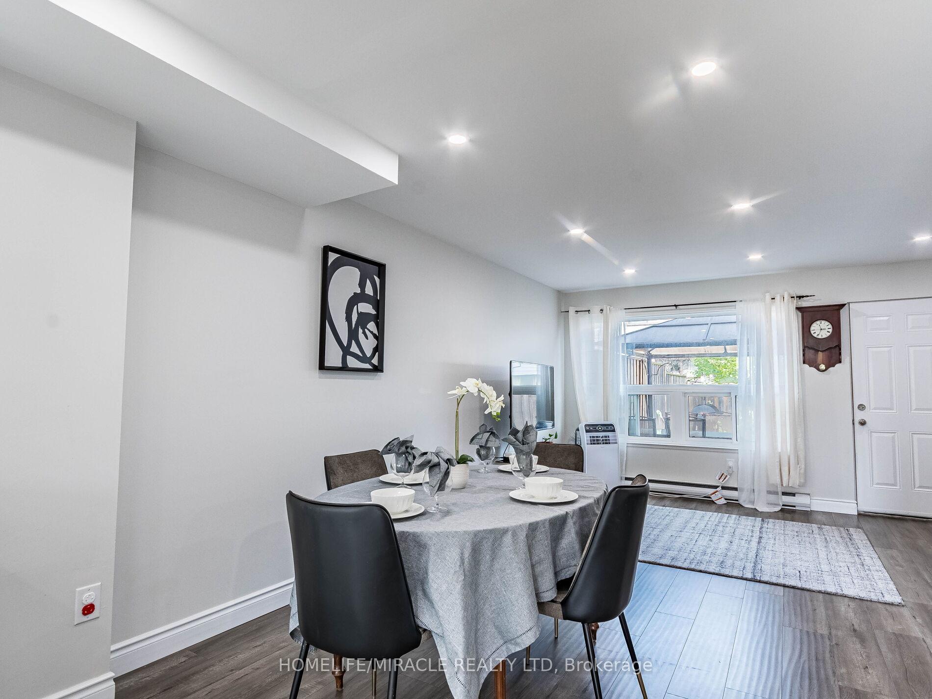5 Bedrooms Condo at 180 Mississauga Valley, Mississauga For sale