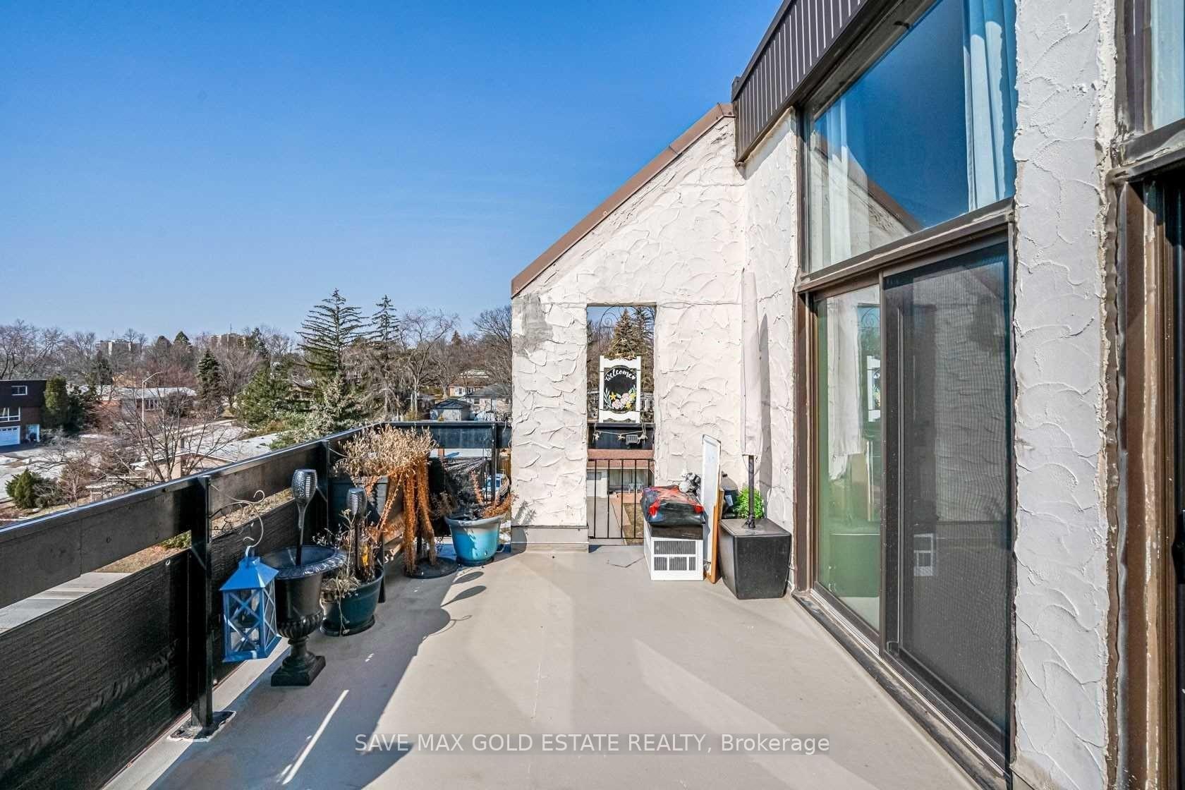 4 Bedrooms Condo at 1066 FALGARWOOD, Oakville For sale