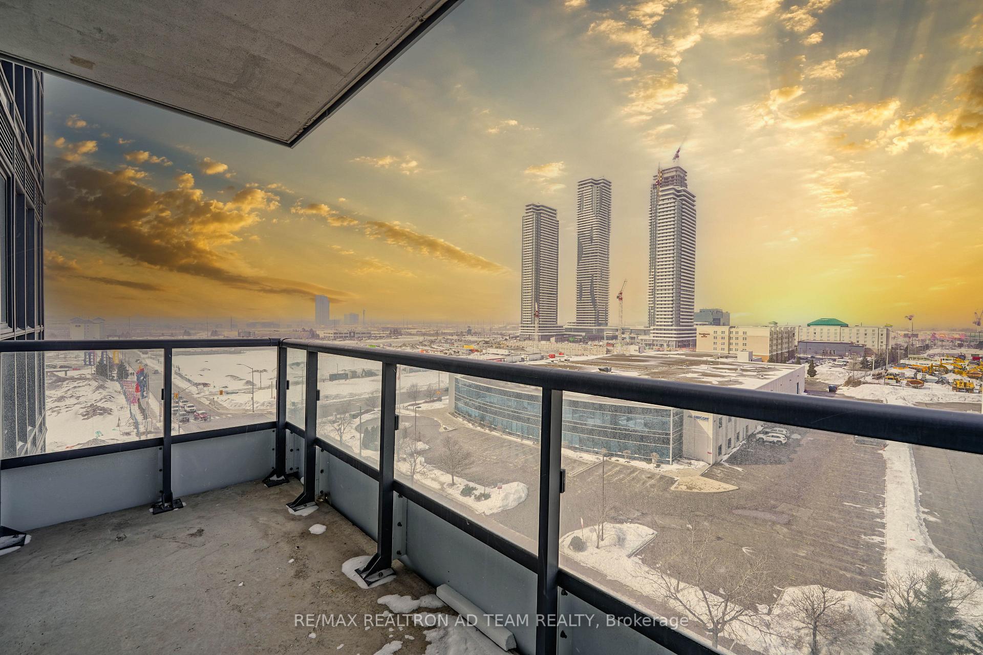 Condo at 10 Honeycrisp, Vaughan For sale