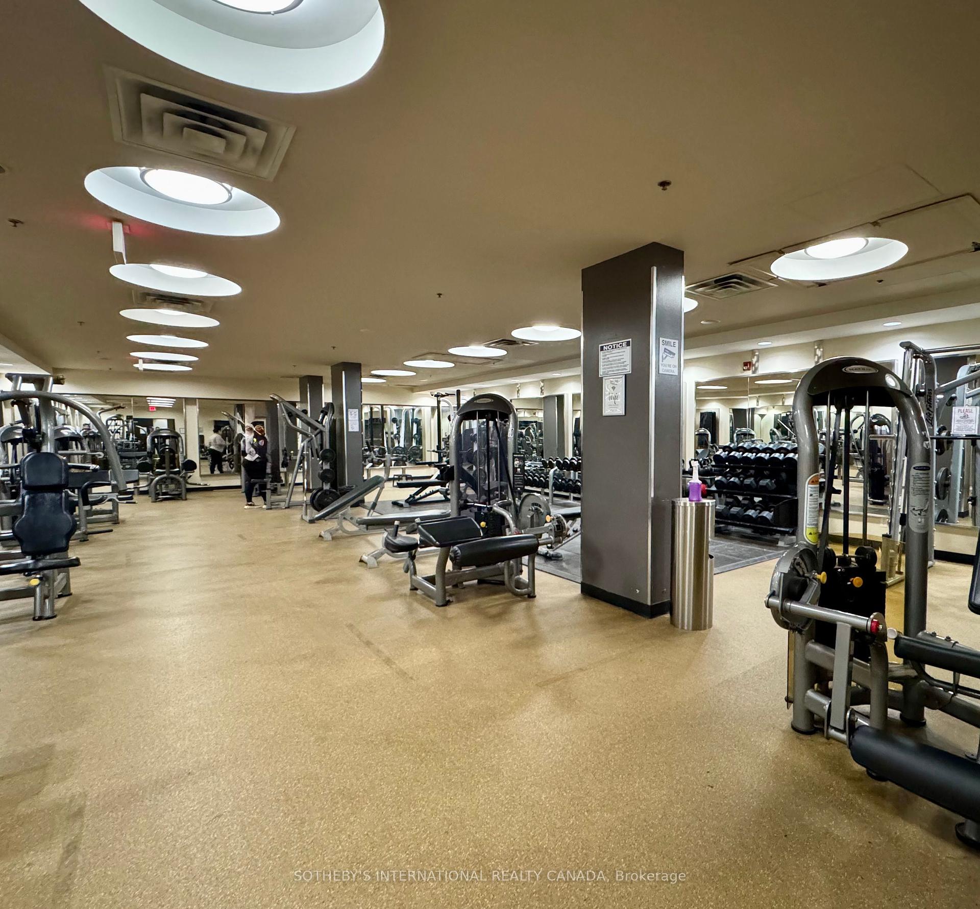 2 Bedrooms Condo at 70 Absolute, Mississauga For sale