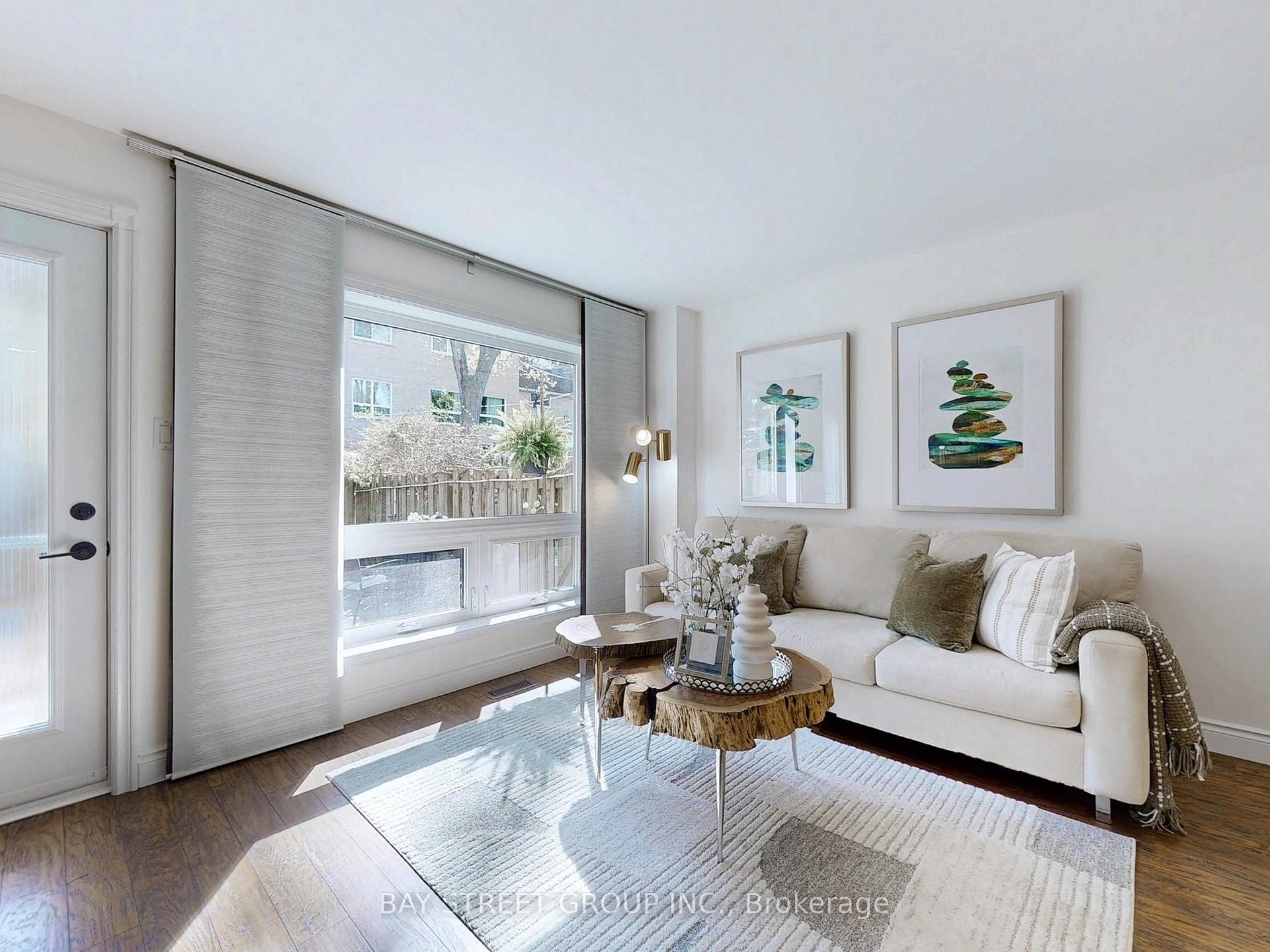 3 Bedrooms Condo at 89 Rameau, Toronto For sale