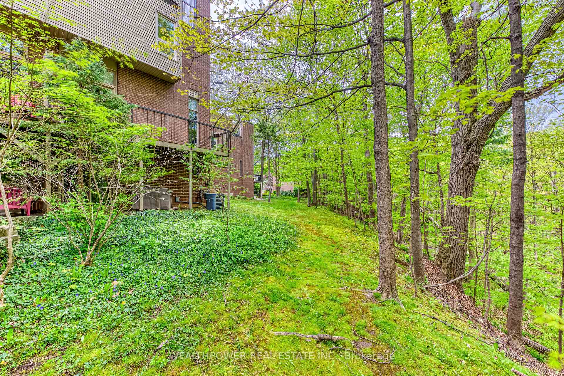 3 Bedrooms Condo at 1250 Marlborough, Oakville For sale