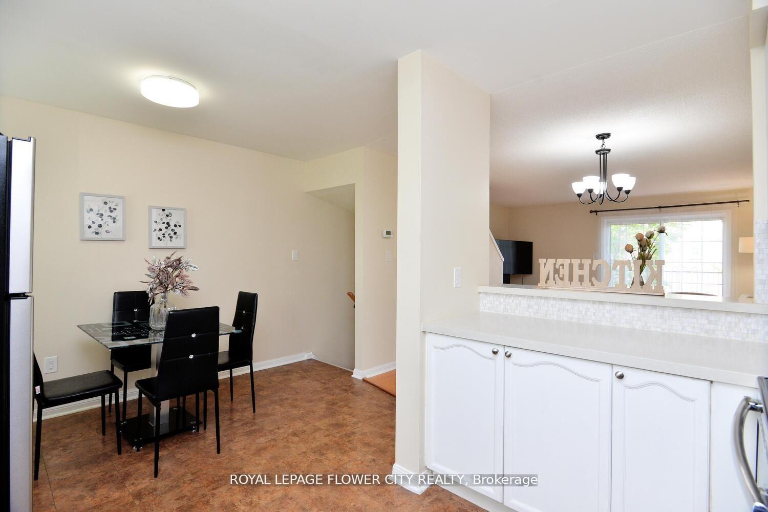 3 Bedrooms Condo at 4950 Rathkeale,  Mississauga For sale