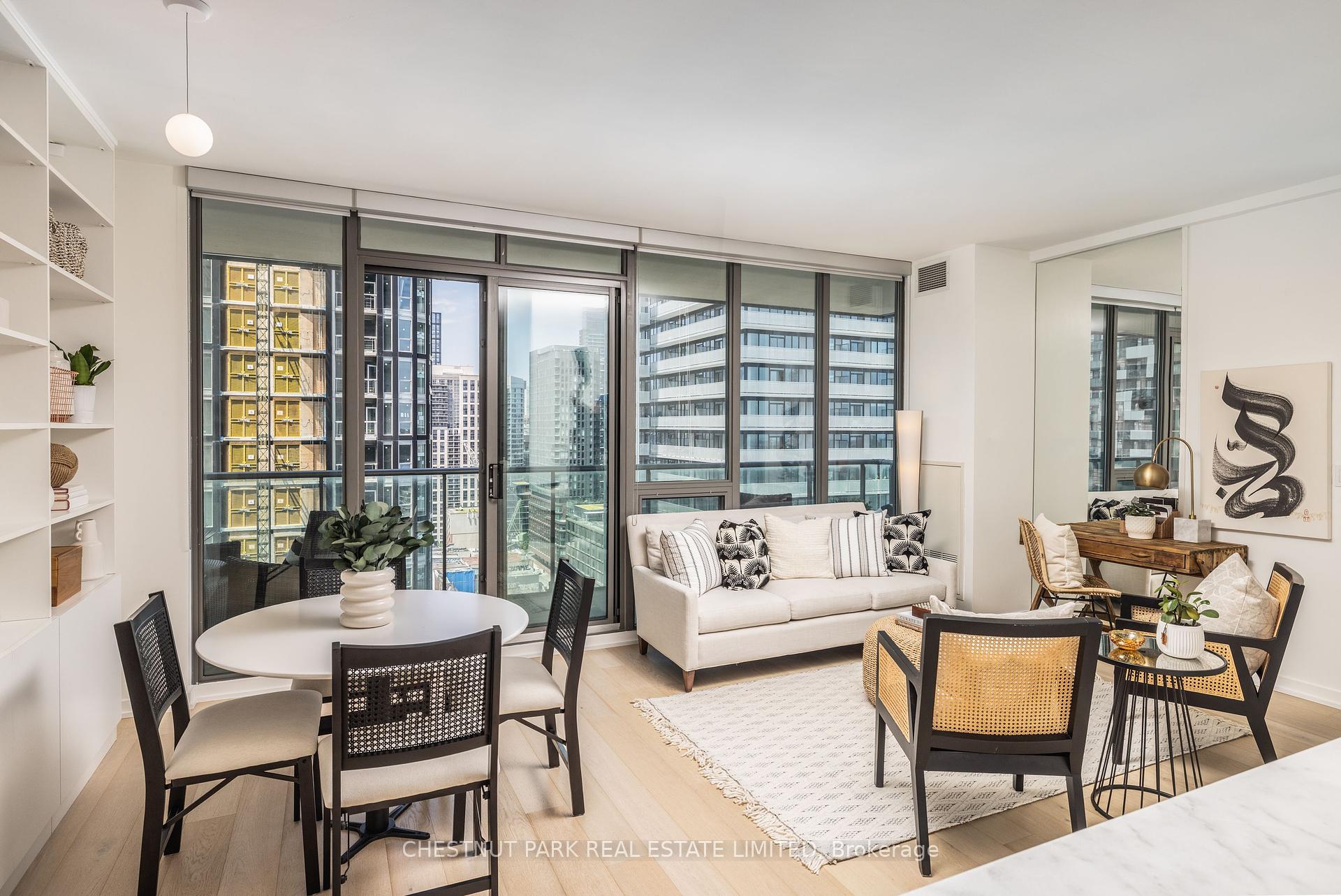 2 Bedrooms Condo at 33 Lombard, Toronto For sale