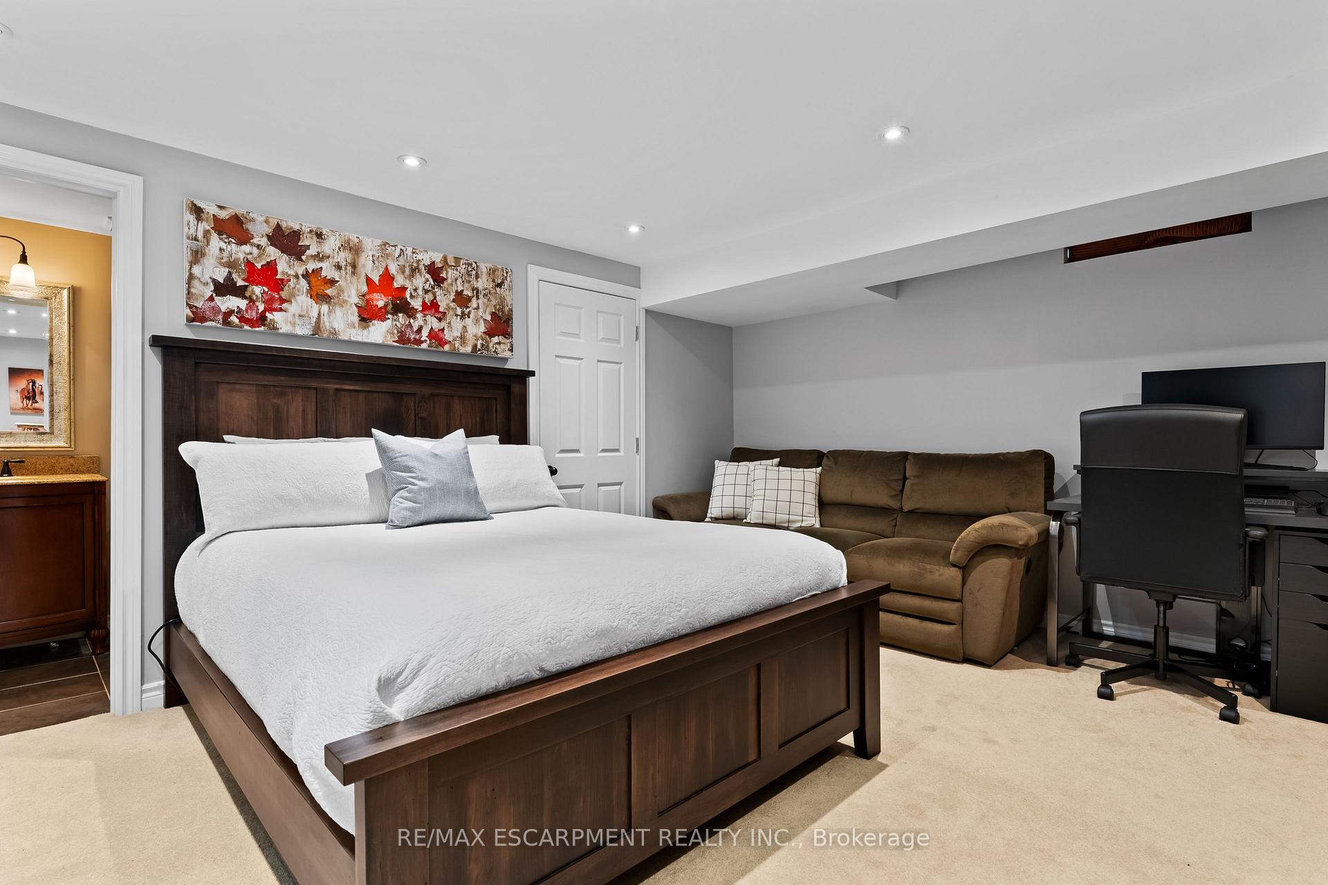 3 Bedrooms Condo at 79 Braeheid,  Hamilton For sale