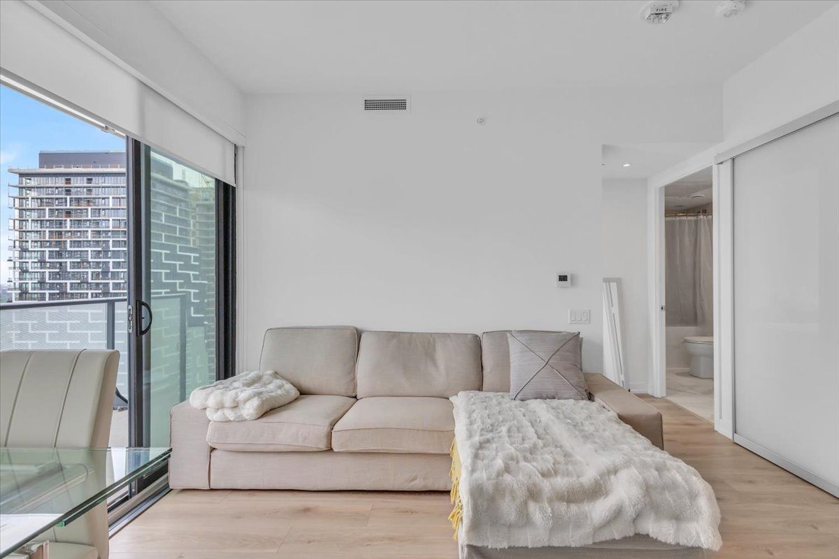 161 Roehampton Avenue 3301