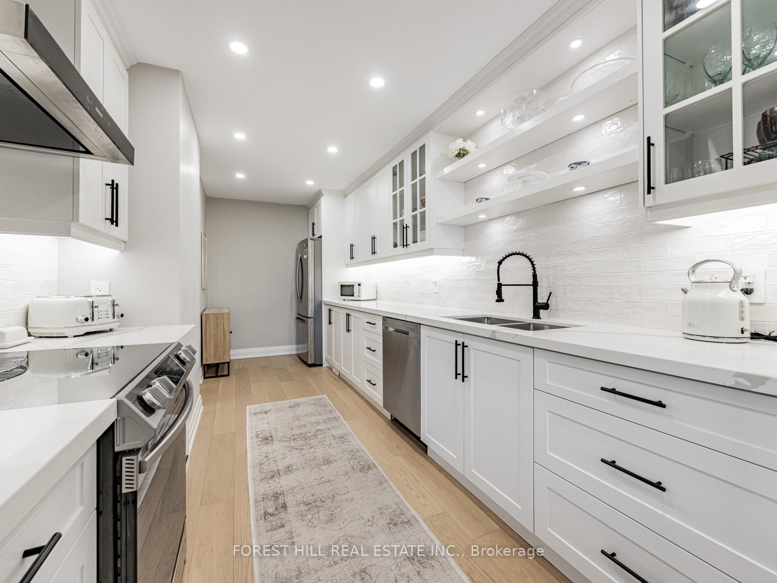 4 Bedrooms Condo at 51 Broadfield, Toronto For sale