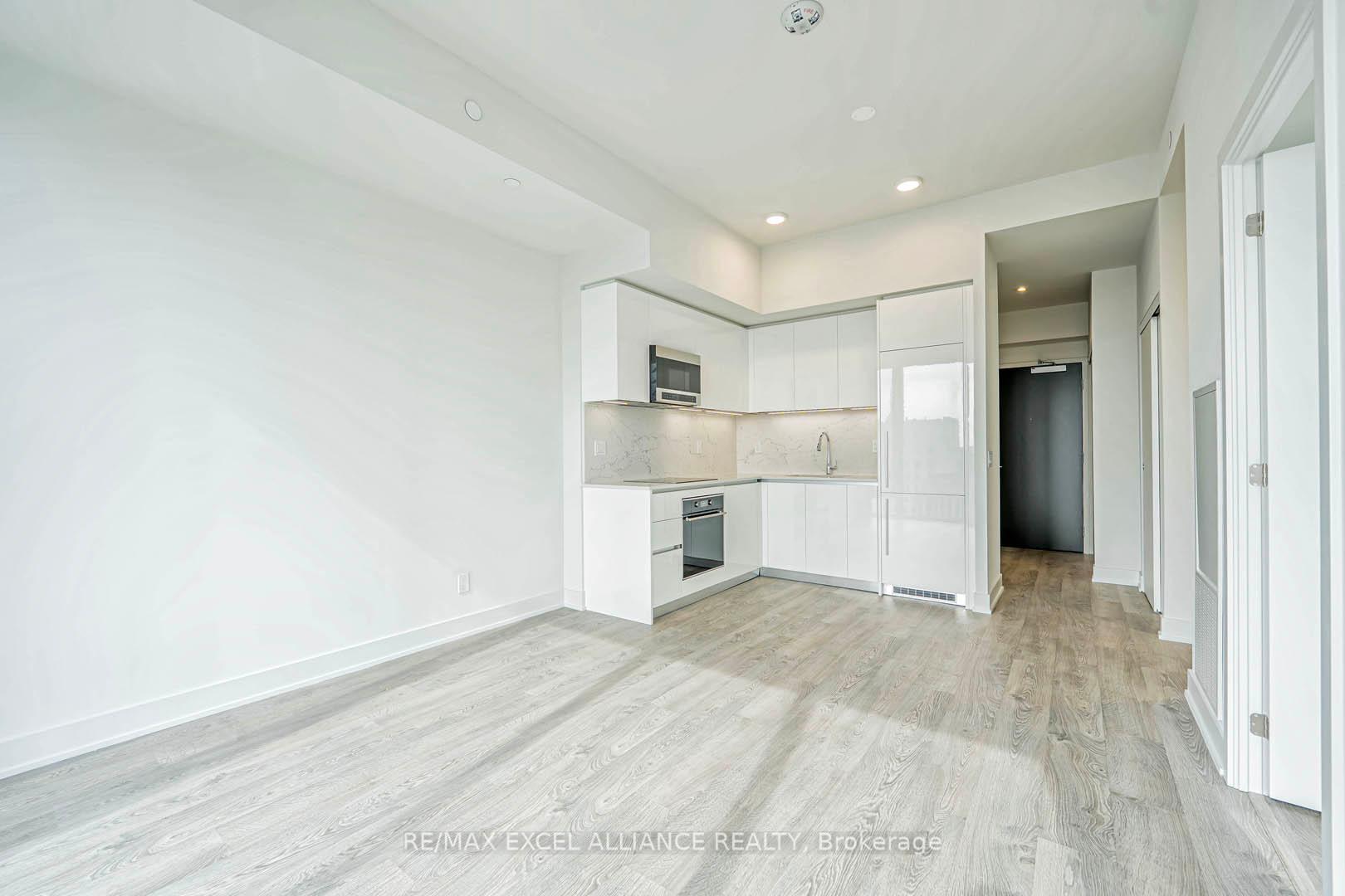 2 Bedrooms Condo at 8 Cumberland,  Toronto For sale