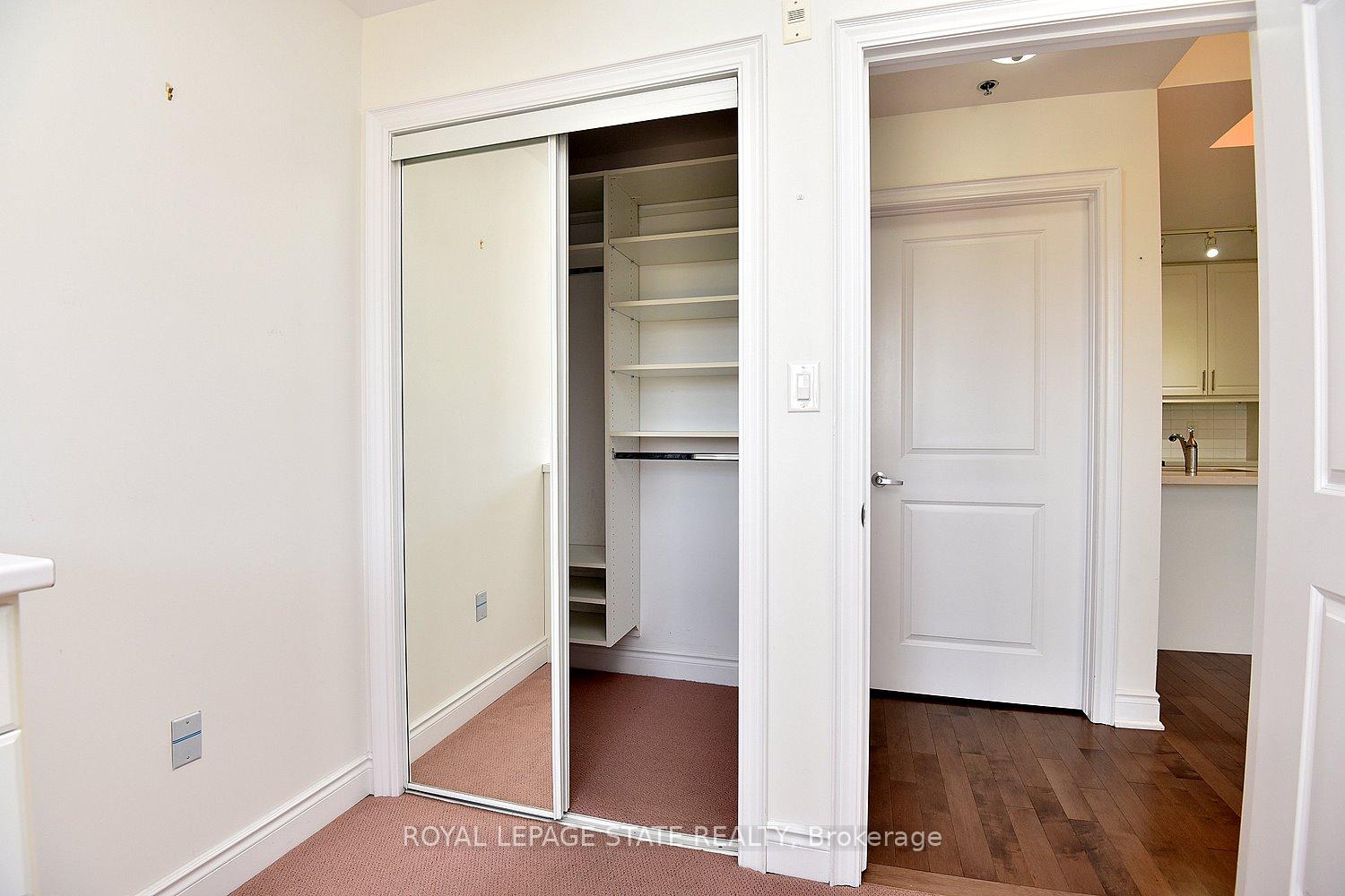 2 Bedrooms Condo at 90 Charlton, Hamilton For sale