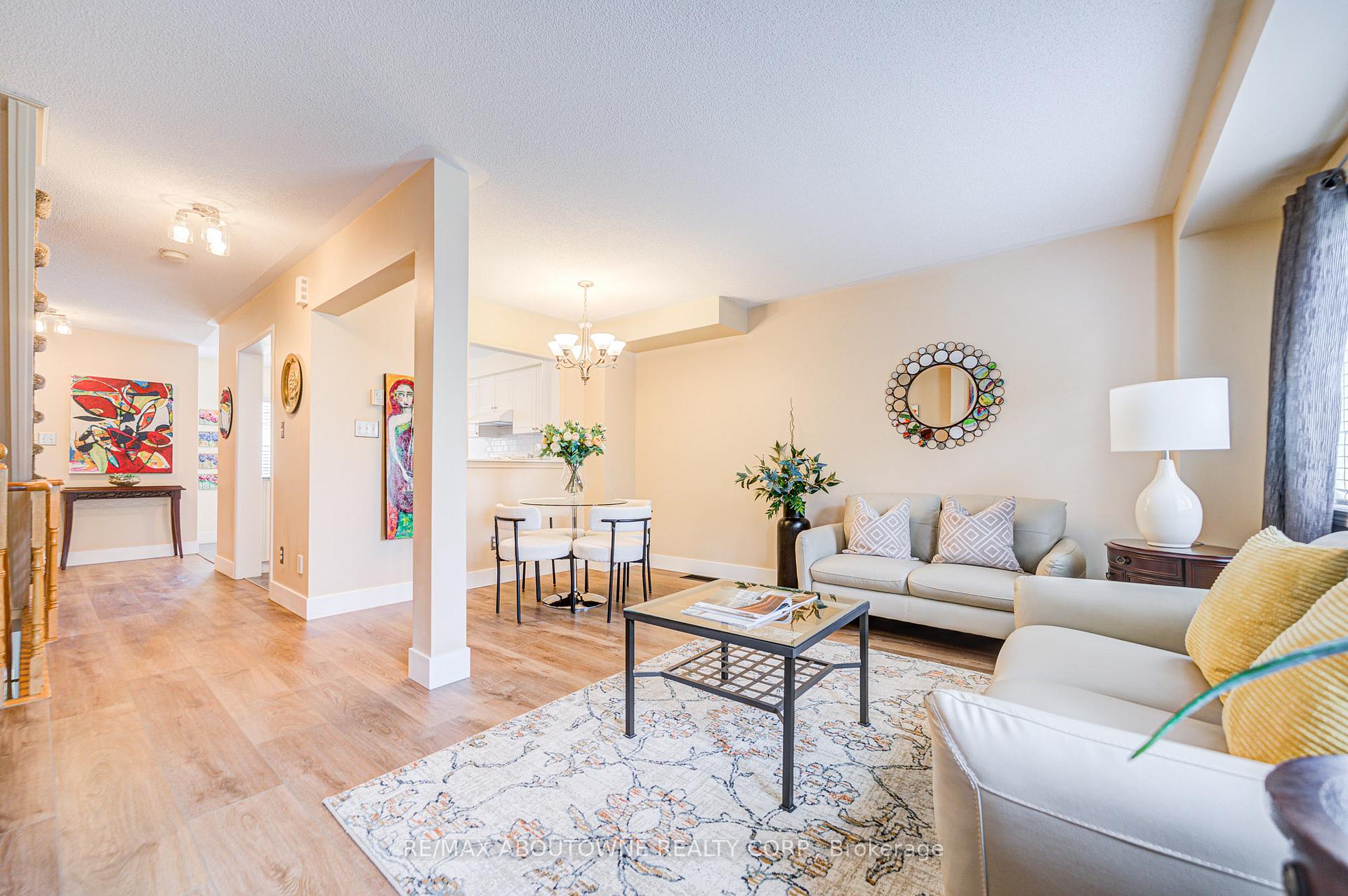 3 Bedrooms Condo at 470 Beach, Hamilton For sale