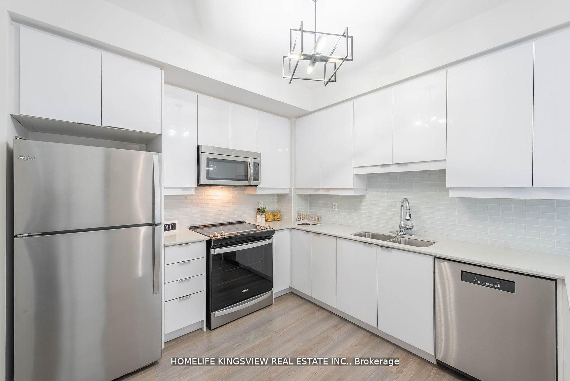 3 Bedrooms Condo at 2910 Highway 7,  Vaughan For sale