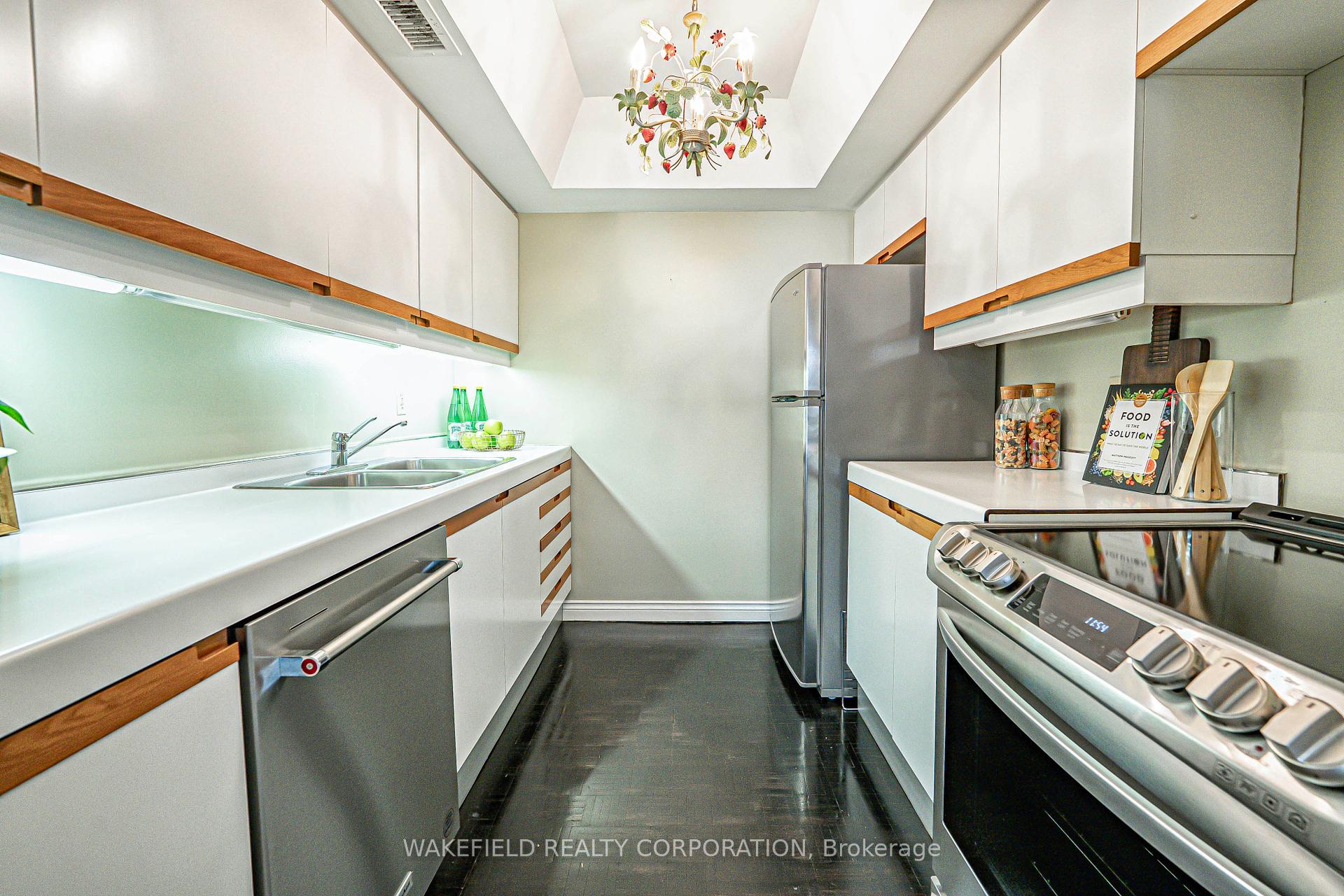 1 Bedroom Condo at 61 St Clair, Toronto For sale