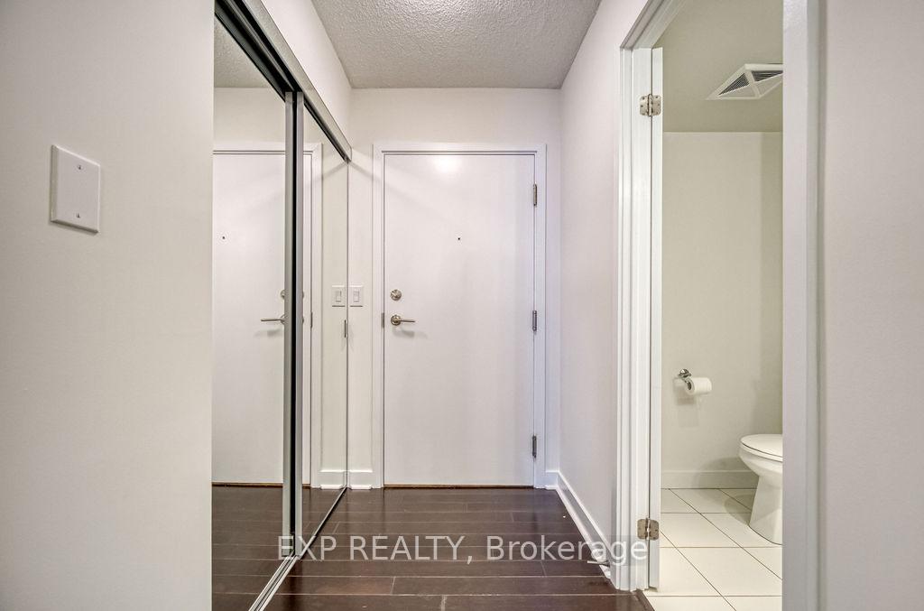 2 Bedrooms Condo at 295 Adelaide, Toronto For sale