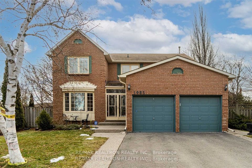 1085 Grandeur Crescent, Oakville, ON L6H 4B4