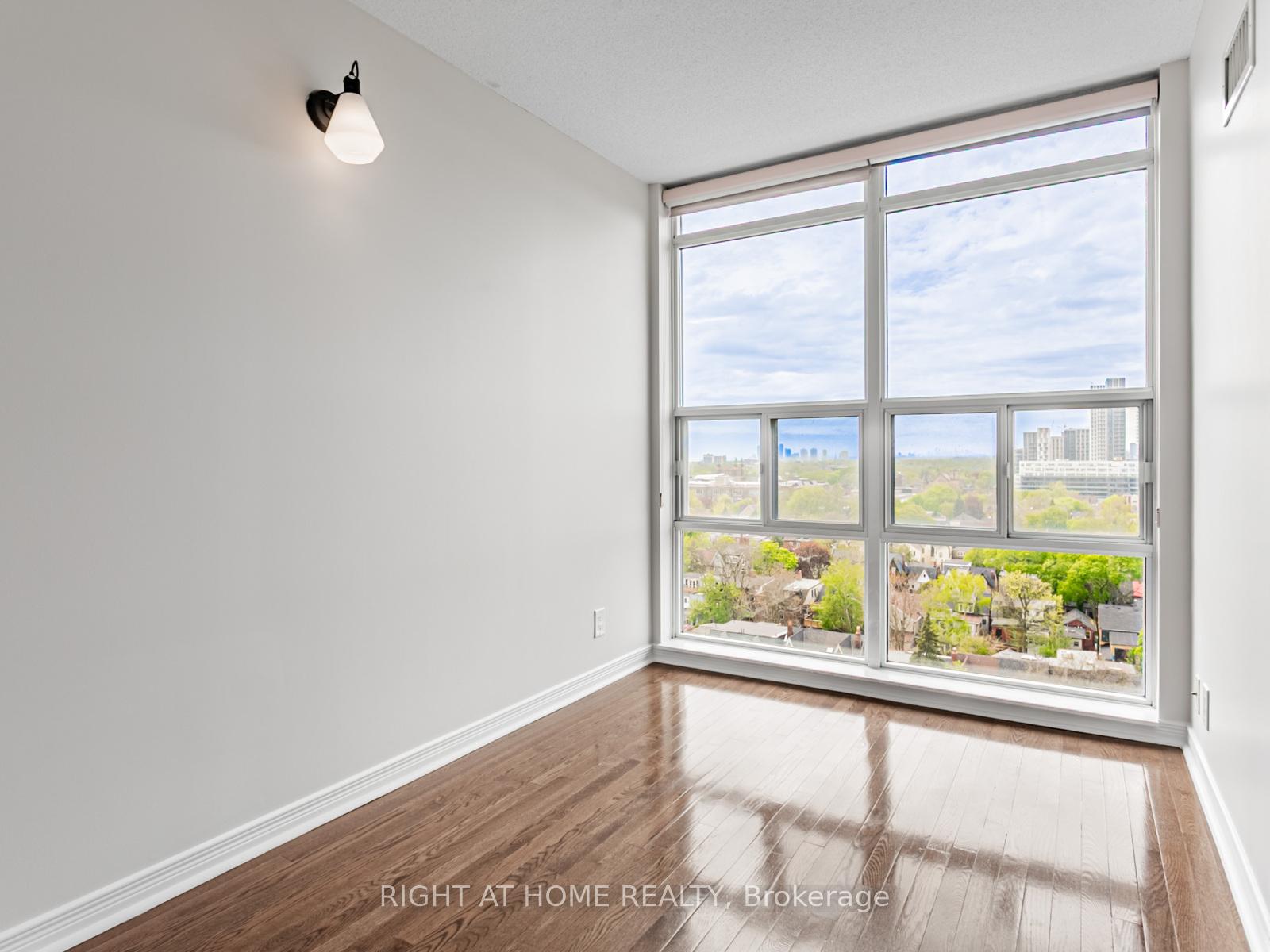 2 Bedrooms Condo at 736 Spadina, Toronto For sale