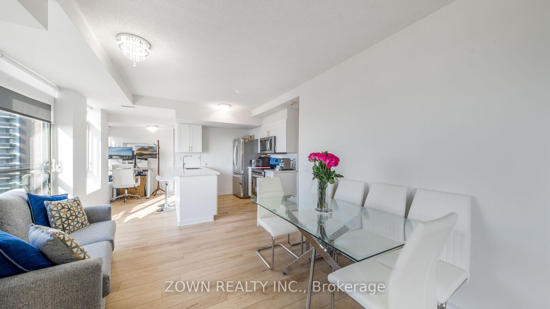 3 Bedrooms Condo at 15 Maplewood, Toronto For sale