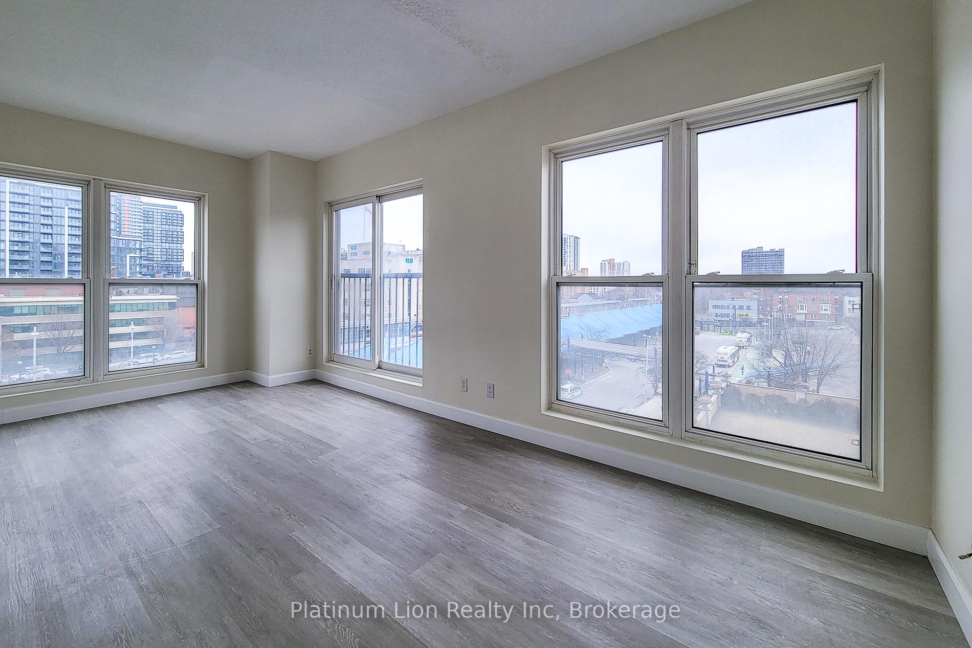 2 Bedrooms Condo at 135 James,  Hamilton For sale