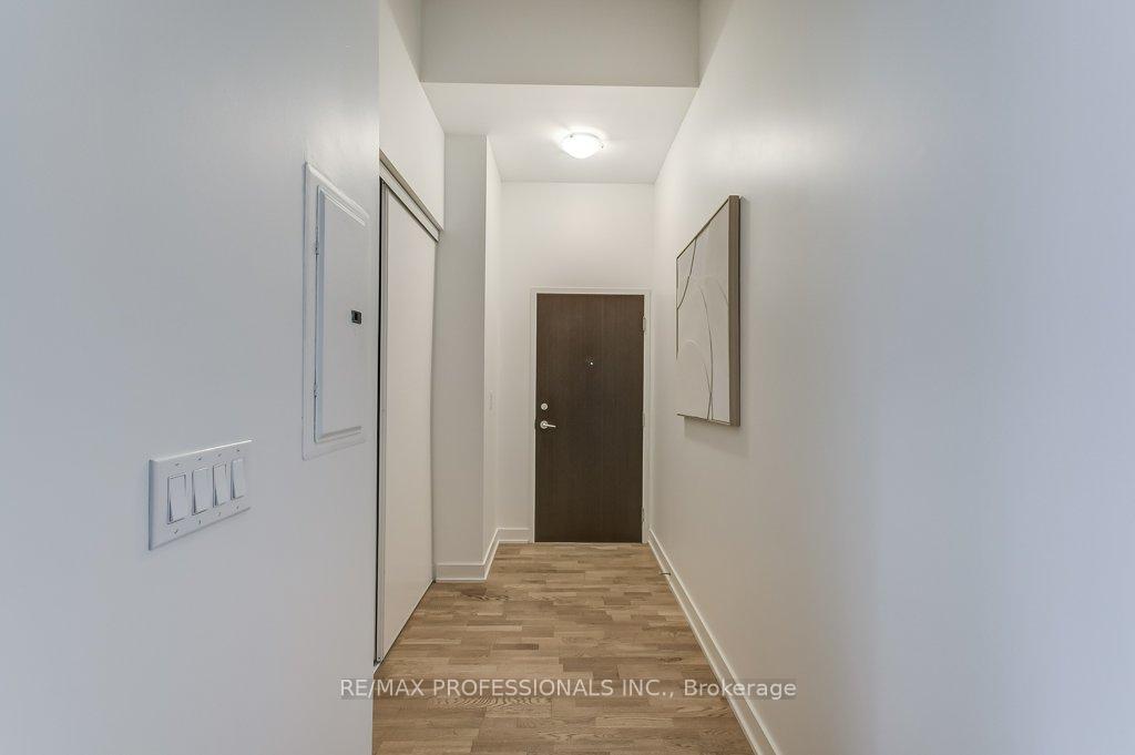 2 Bedrooms Condo at 152 Annette,  Toronto For sale