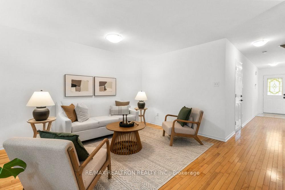 4 Bedrooms Condo at 31 Treeland, Toronto For sale