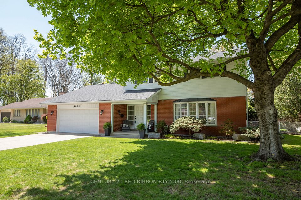 218 Riverview Drive, Strathroy-Caradoc, ON N7G 2G3