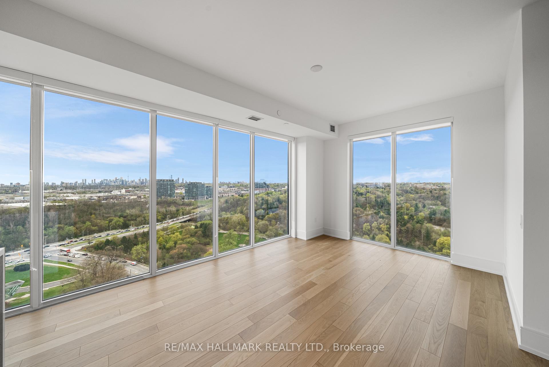 3 Bedrooms Condo at 10 Inn On The Park, Toronto For sale