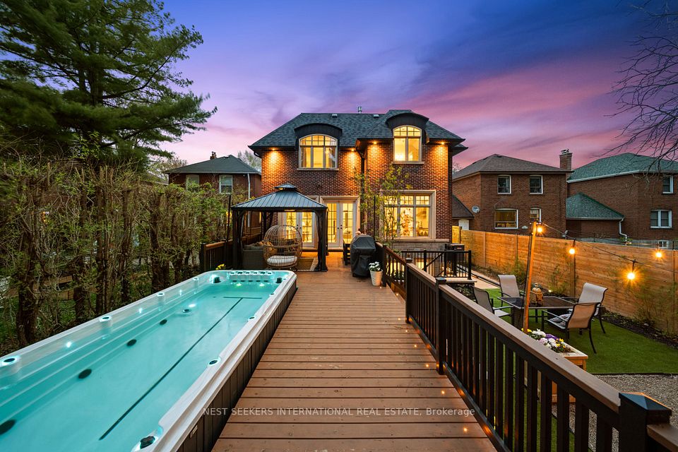 117 Parkview Hill Crescent, Toronto, ON M4B 1R6