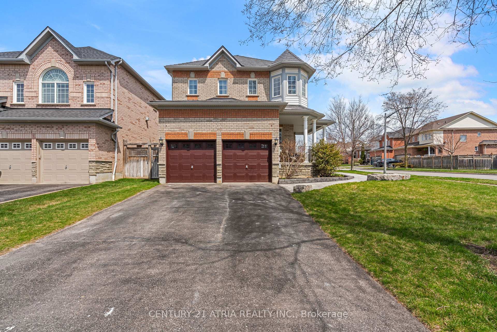 1 Carlinds Drive, Whitby, ON L1R 3C2