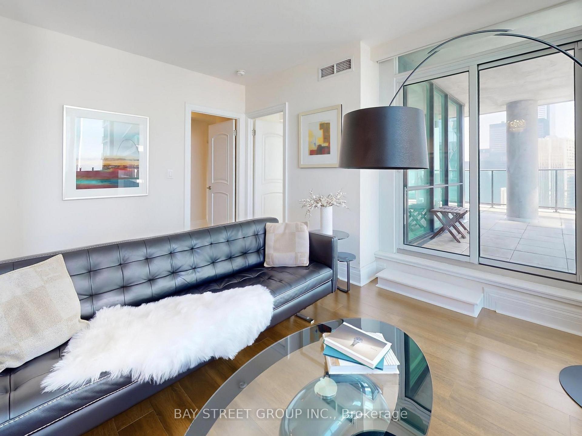 3 Bedrooms Condo at 33 BAY, Toronto For sale