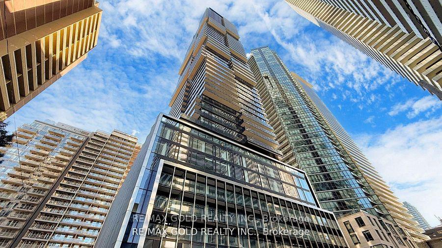 2 Bedrooms Condo at 55 Charles, Toronto For sale