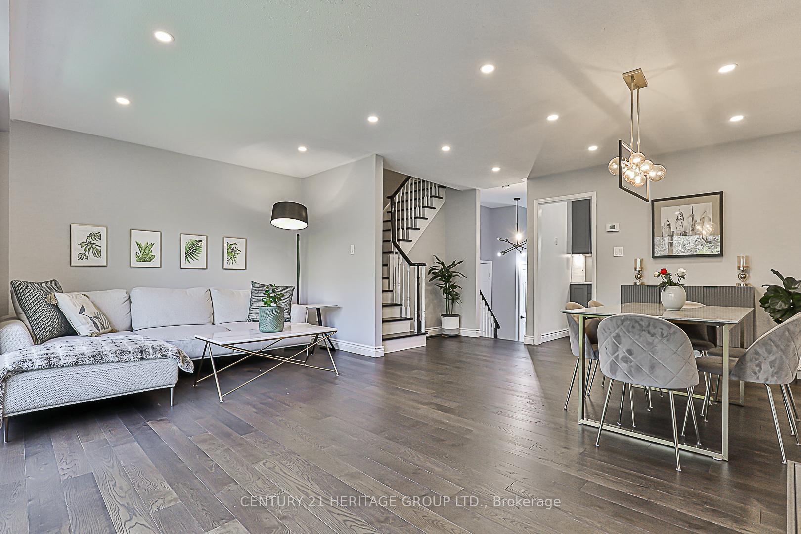 3 Bedrooms Condo at 4 Vale Carse,  Toronto For sale