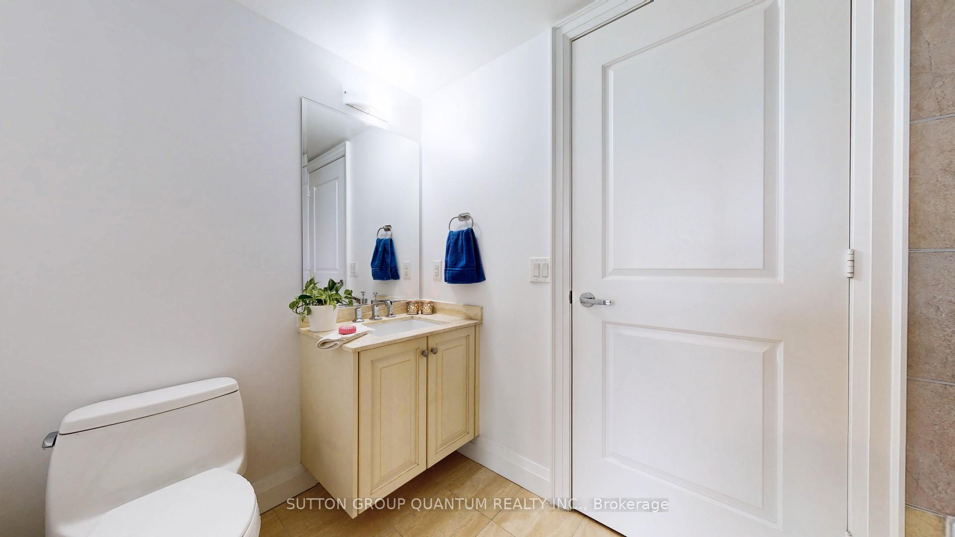 2 Bedrooms Condo at 11 Bronte, Oakville For sale
