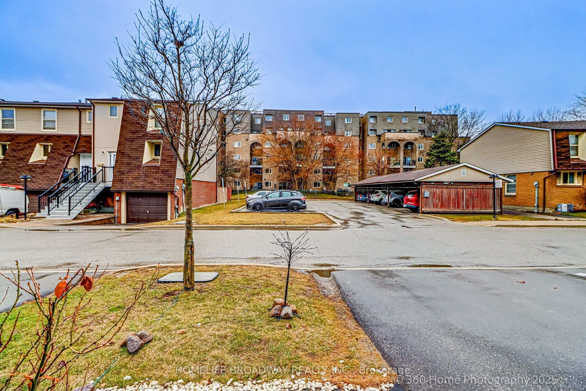 3 Bedrooms Condo at 51 Yellow Birch, Toronto For sale
