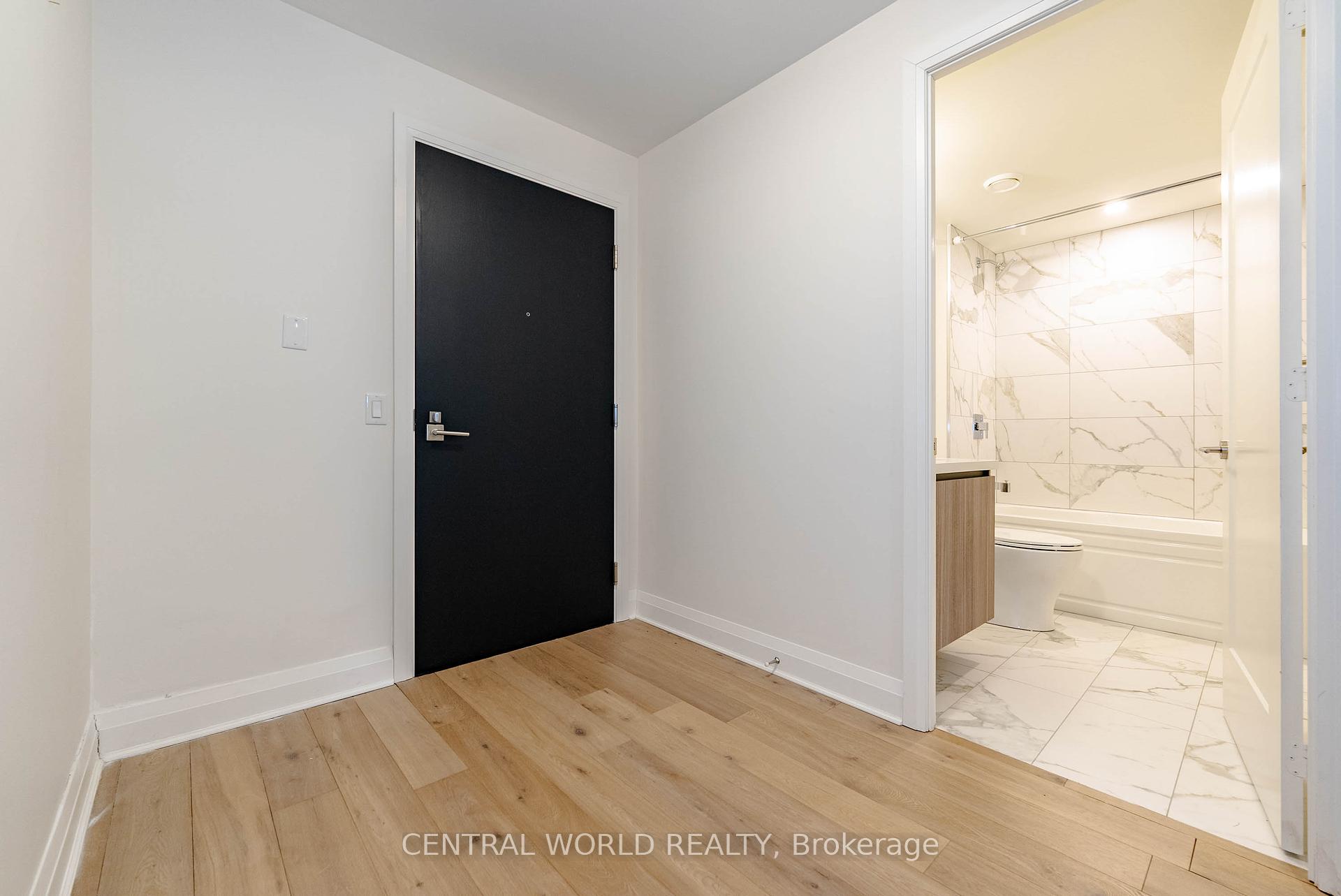 2 Bedrooms Condo at 151 Avenue, Toronto For sale