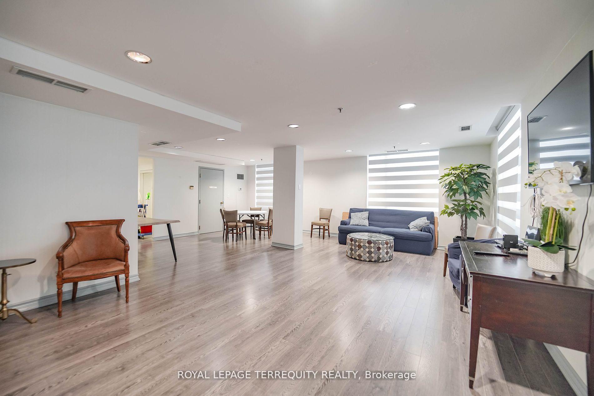 2 Bedrooms Condo at 43 Eglinton, Toronto For sale
