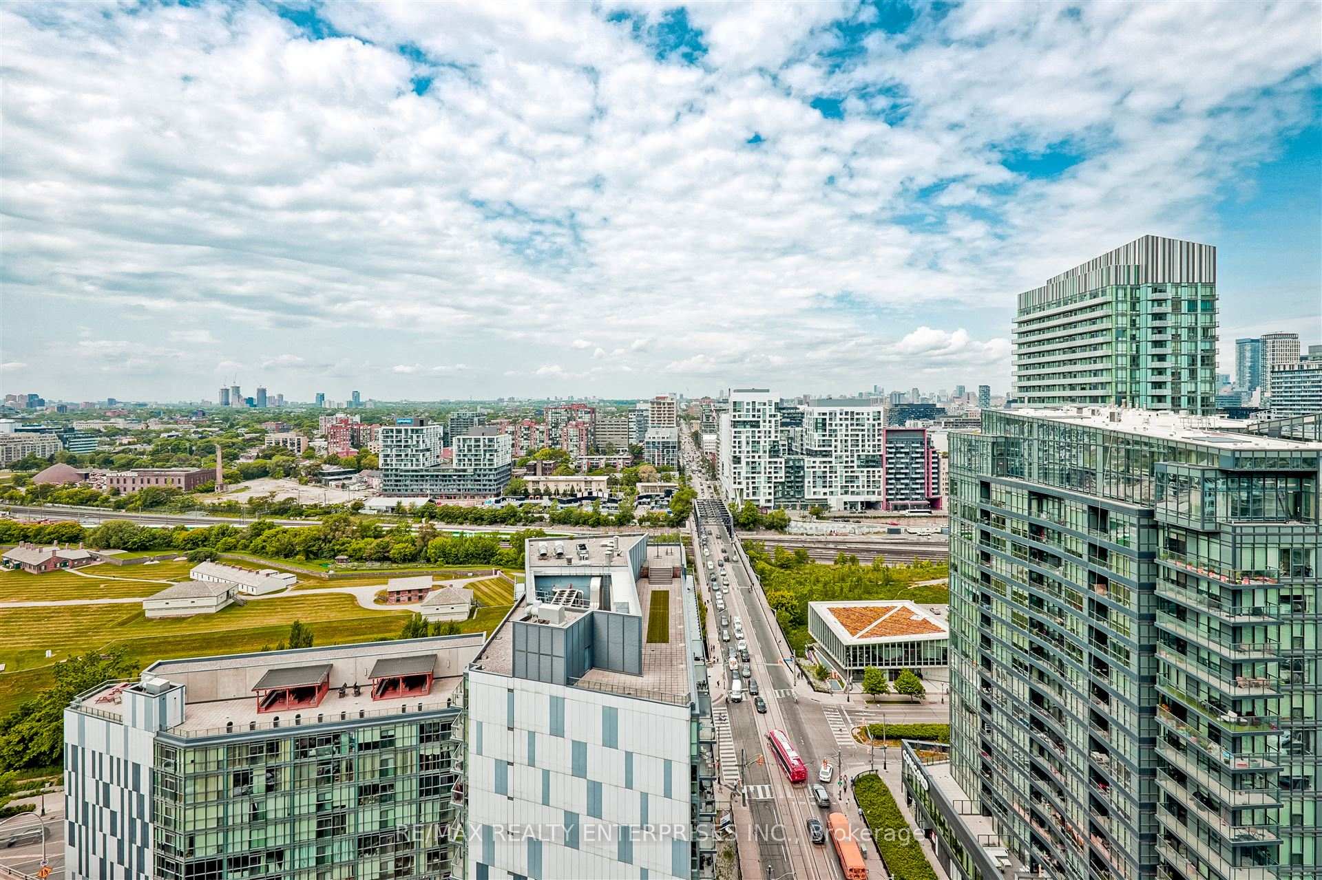 2 Bedrooms Condo at 20 Bruyeres, Toronto For sale