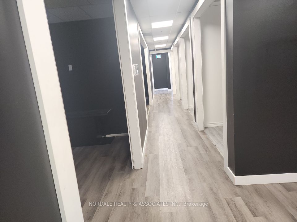 https://trreb-image.ampre.ca/0GFCPxEAbKSqJZjXm_4KbqK6lowPiaBVkAqE_OzhaIA/rs:fit:960:960/wm:.5:so:0:50:.4/wmsh:10/wmt:PHNwYW4gZm9yZWdyb3VuZD0nd2hpdGUnIGZvbnQ9JzY4Jz5OT1JEQUxFIFJFQUxUWSAmYW1wOyBBU1NPQ0lBVEVTIElOQy4sIEJyb2tlcmFnZTwvc3Bhbj4/L3RycmViL2xpc3RpbmdzLzQwLzI5LzM0LzMzL3AvYzAxOTQ1NjUtZjUwZi00ODQ4LWE5ZTctNjNmMjJkMjJiNzE3LmpwZw.jpg