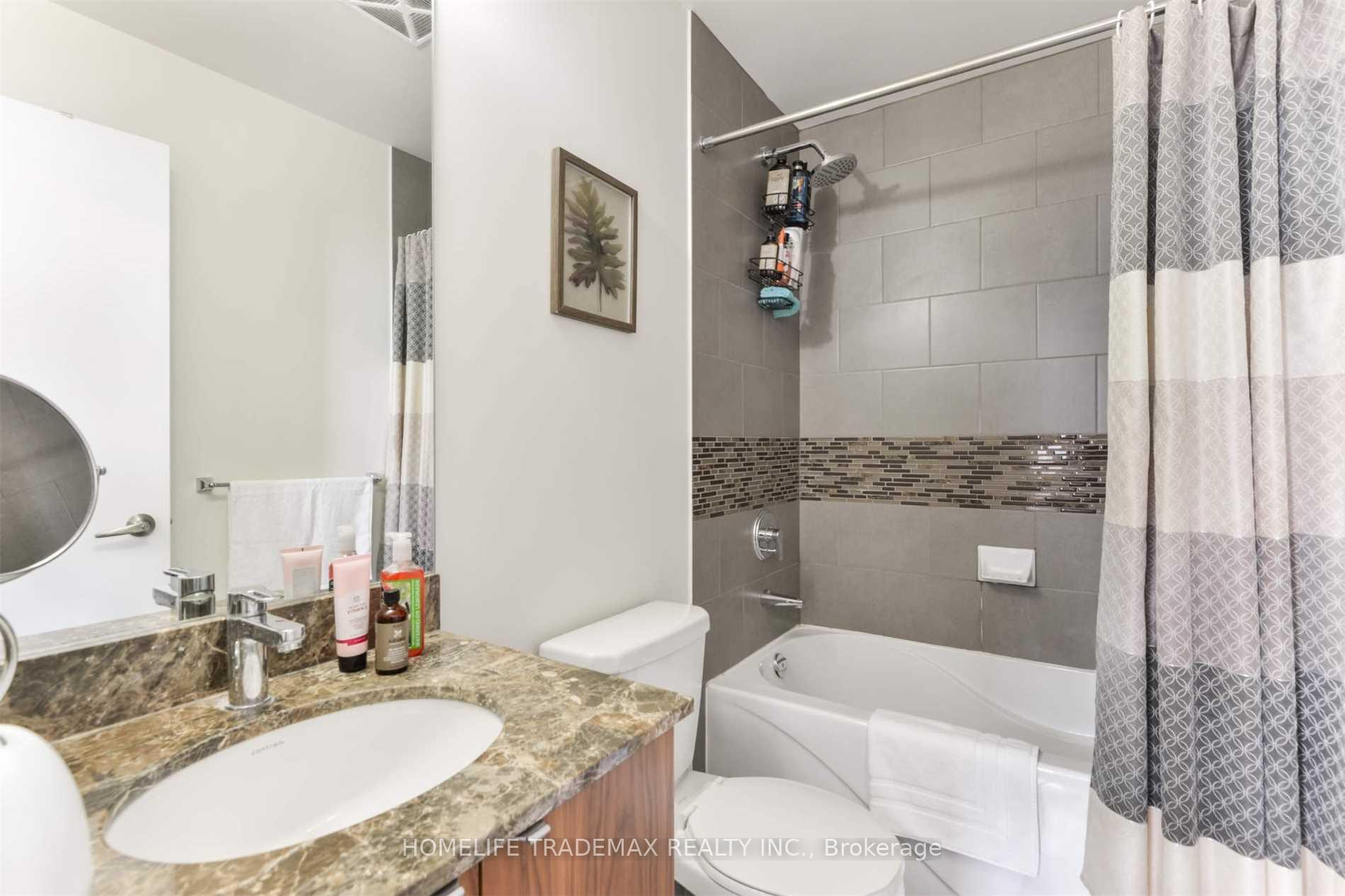 3 Bedrooms Condo at 4099 Brickstone, Mississauga For sale